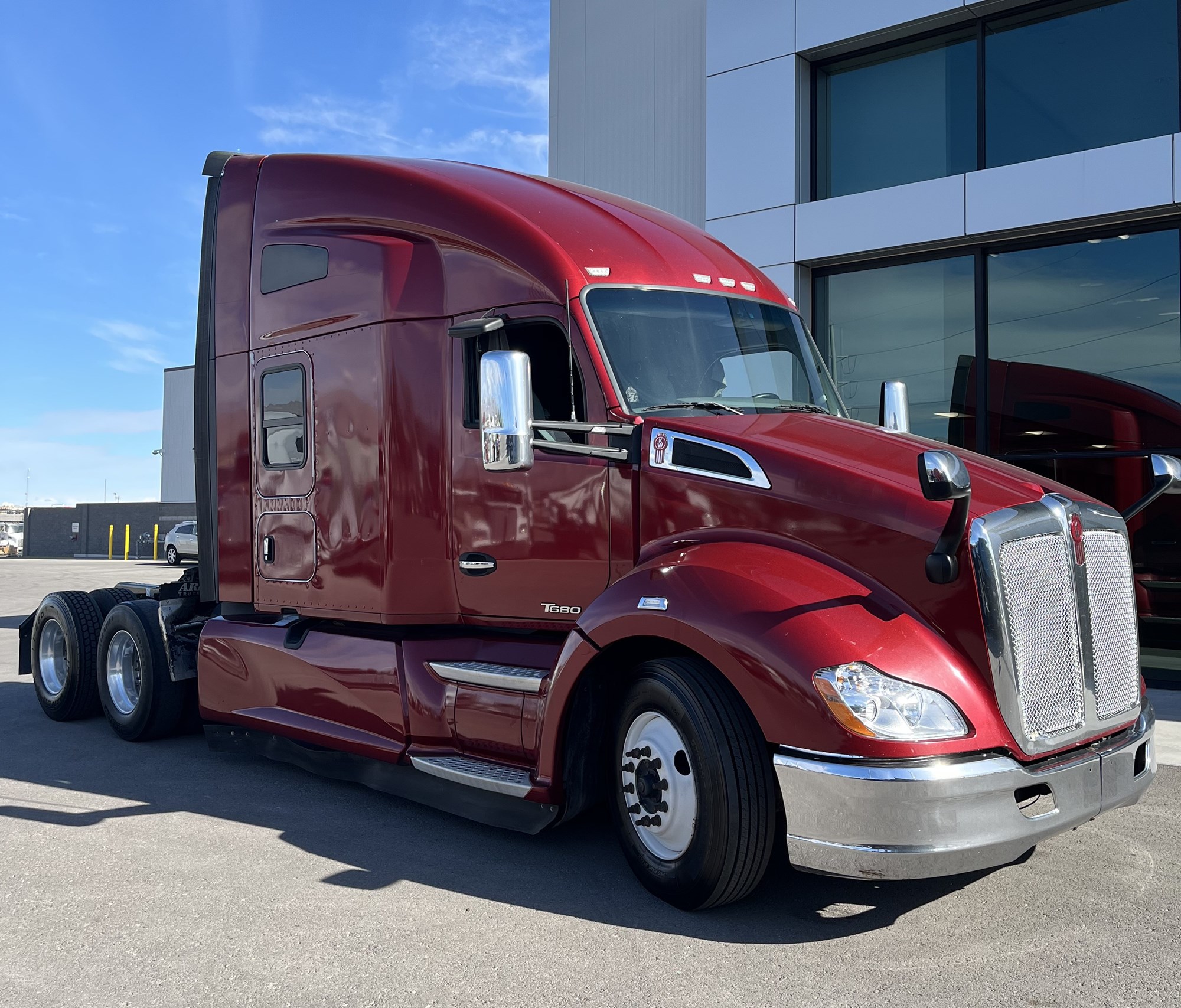 2018 Kenworth T680 - image 3 of 6