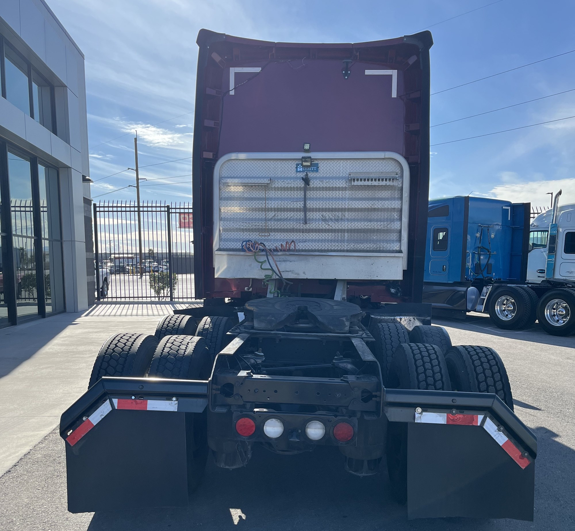 2018 Kenworth T680 - image 4 of 6