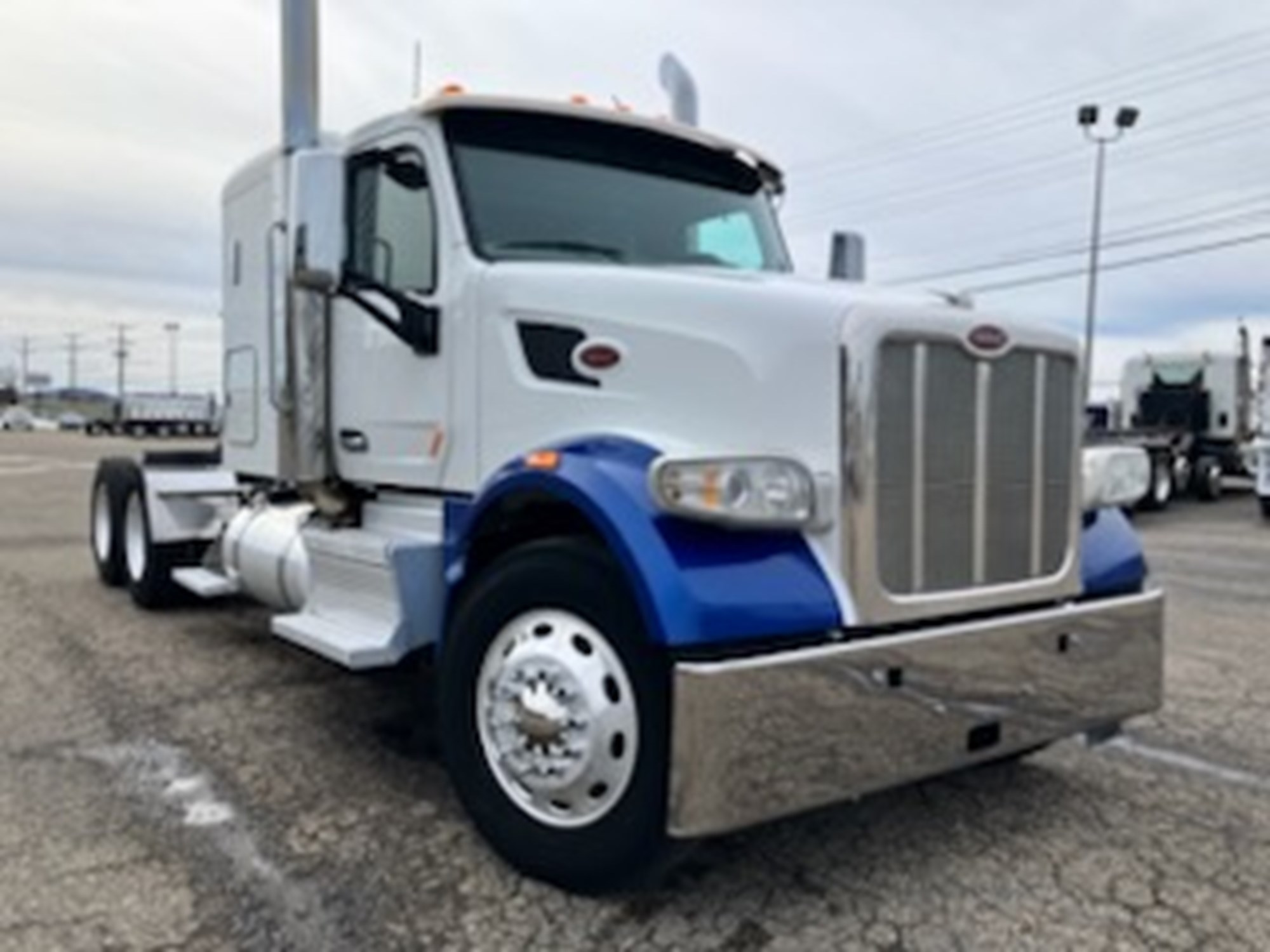 2019 Peterbilt 567 - image 3 of 6