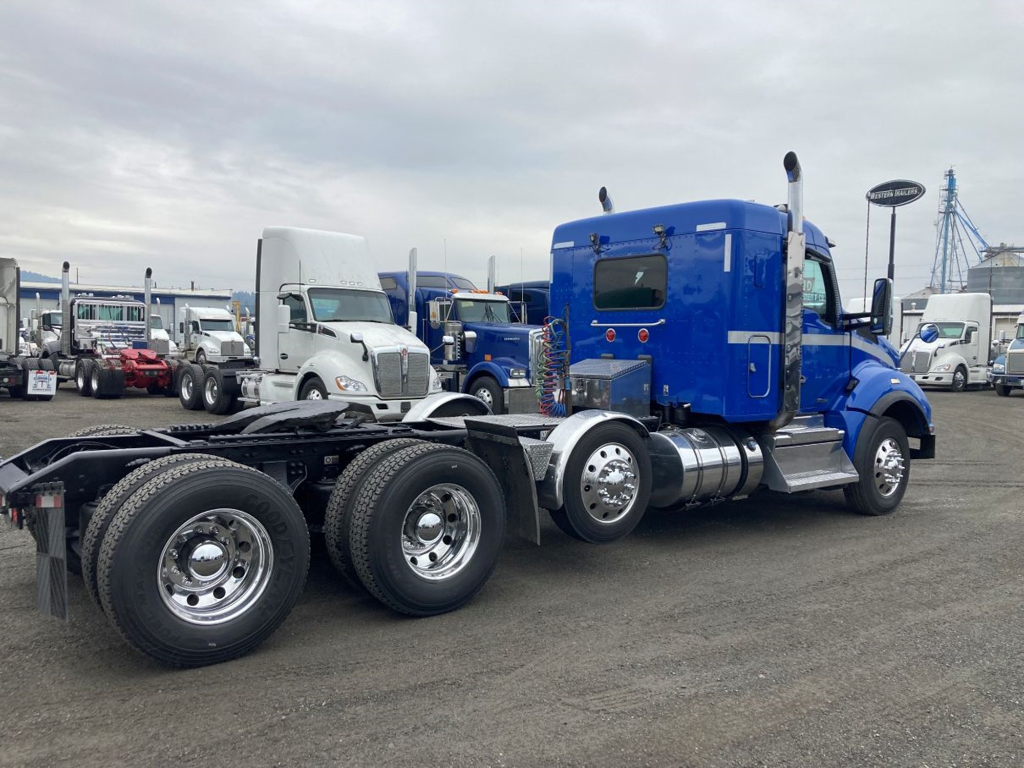 2019 Kenworth T880 - image 4 of 6