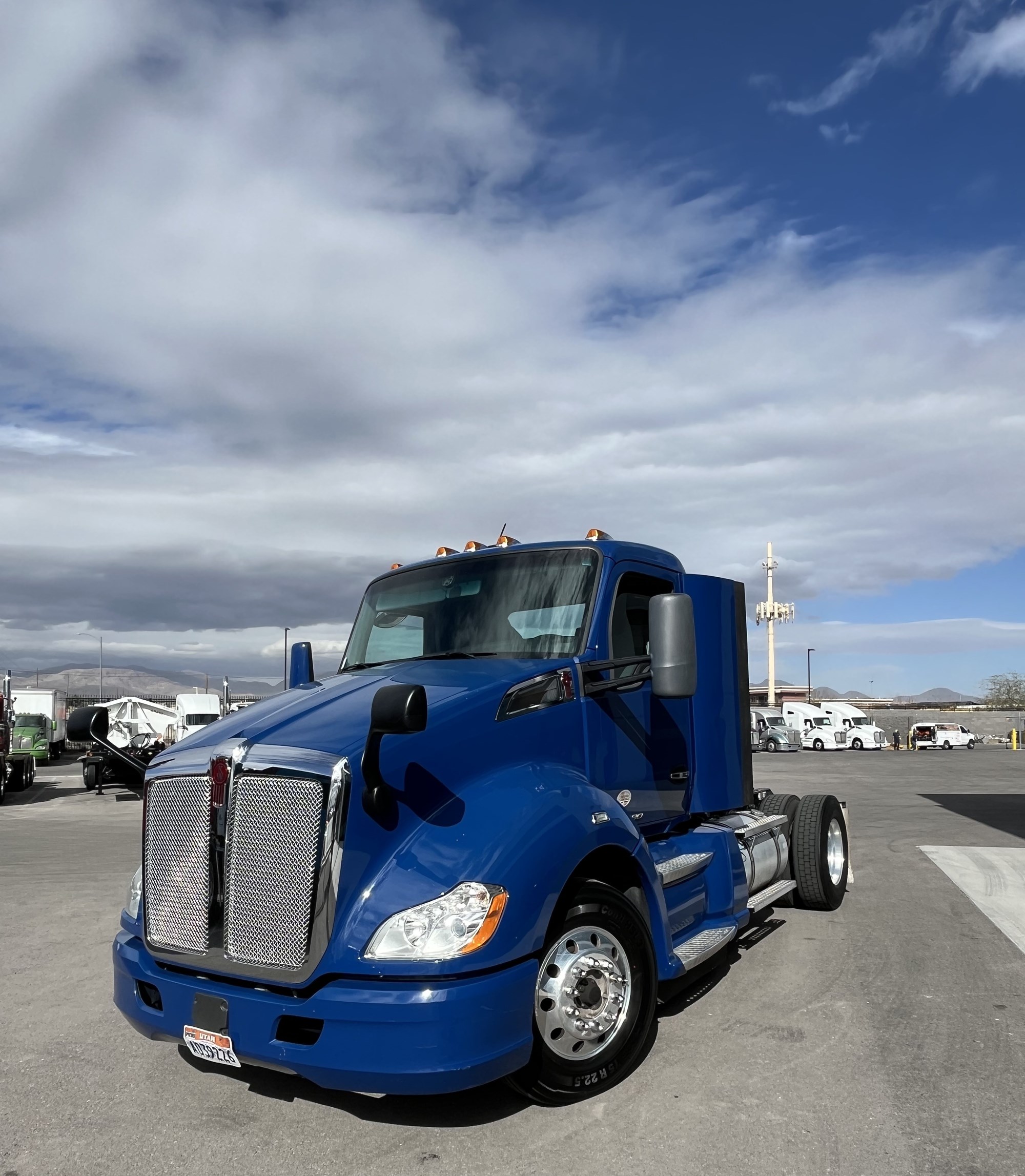 2020 Kenworth T680 2020 Kenworth T680 - image 2 of 6