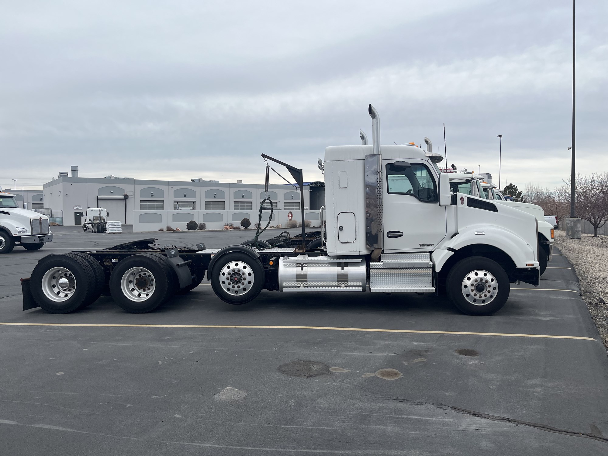 2020 Kenworth T880 - image 1 of 6