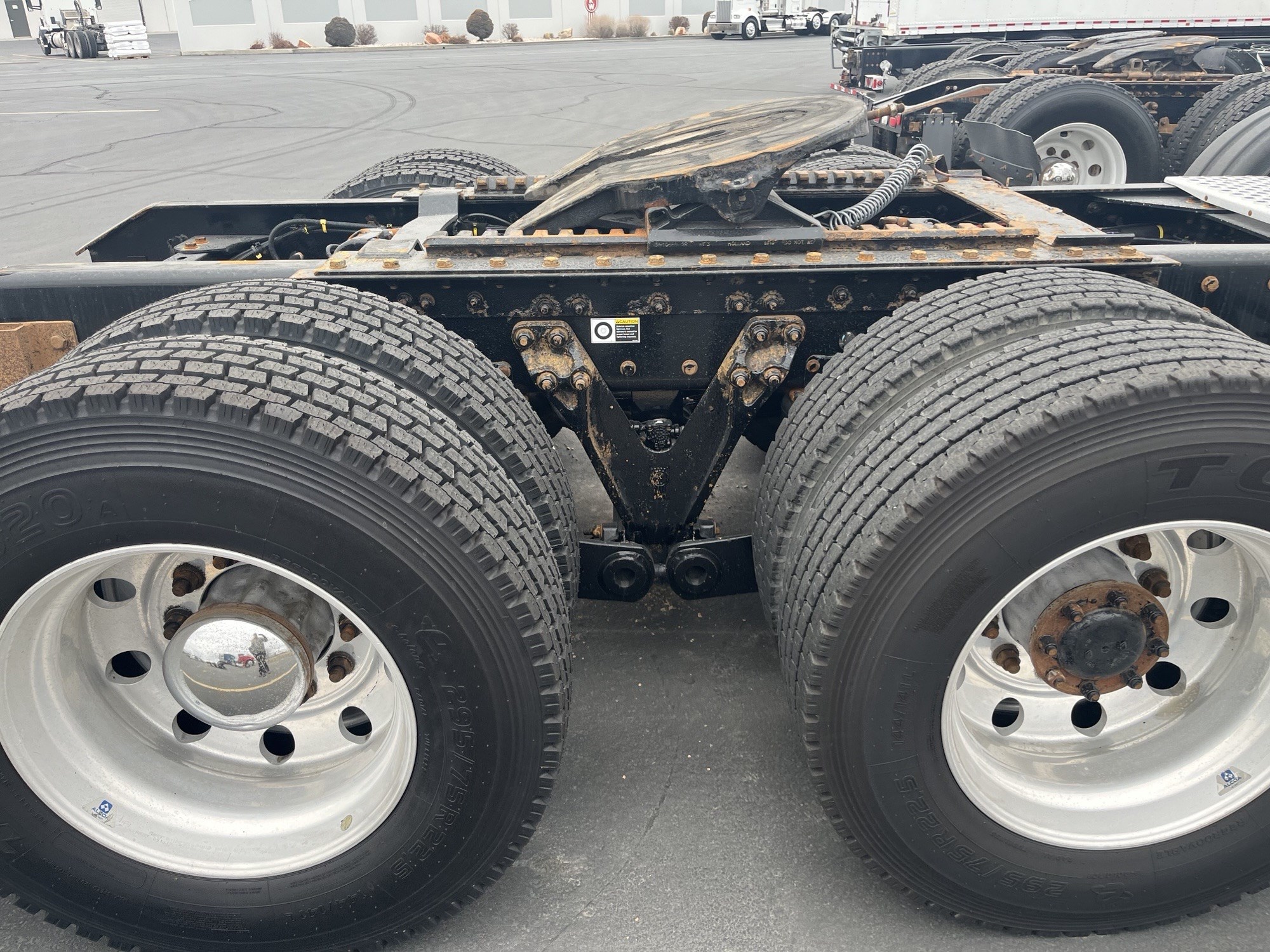 2020 Kenworth T880 - image 3 of 6