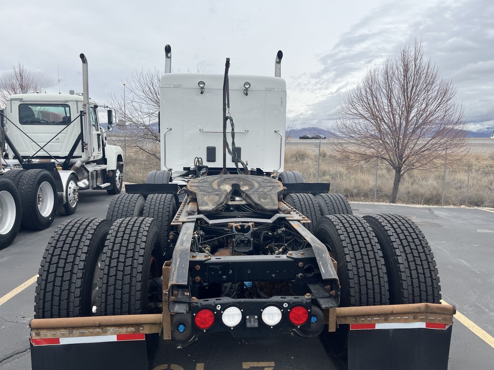 2020 Kenworth T880 - image 4 of 6