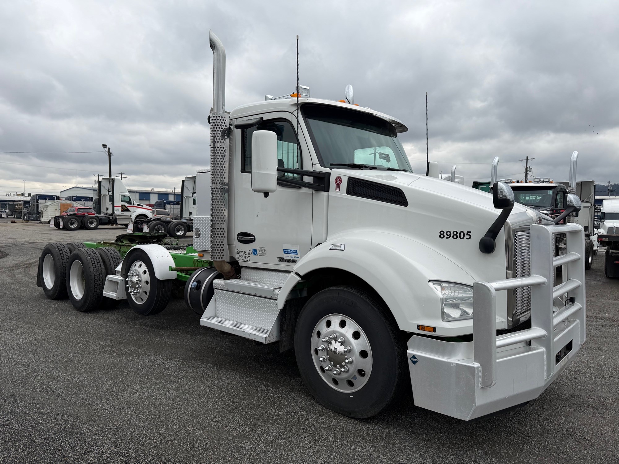 2020 Kenworth T880 - image 2 of 6