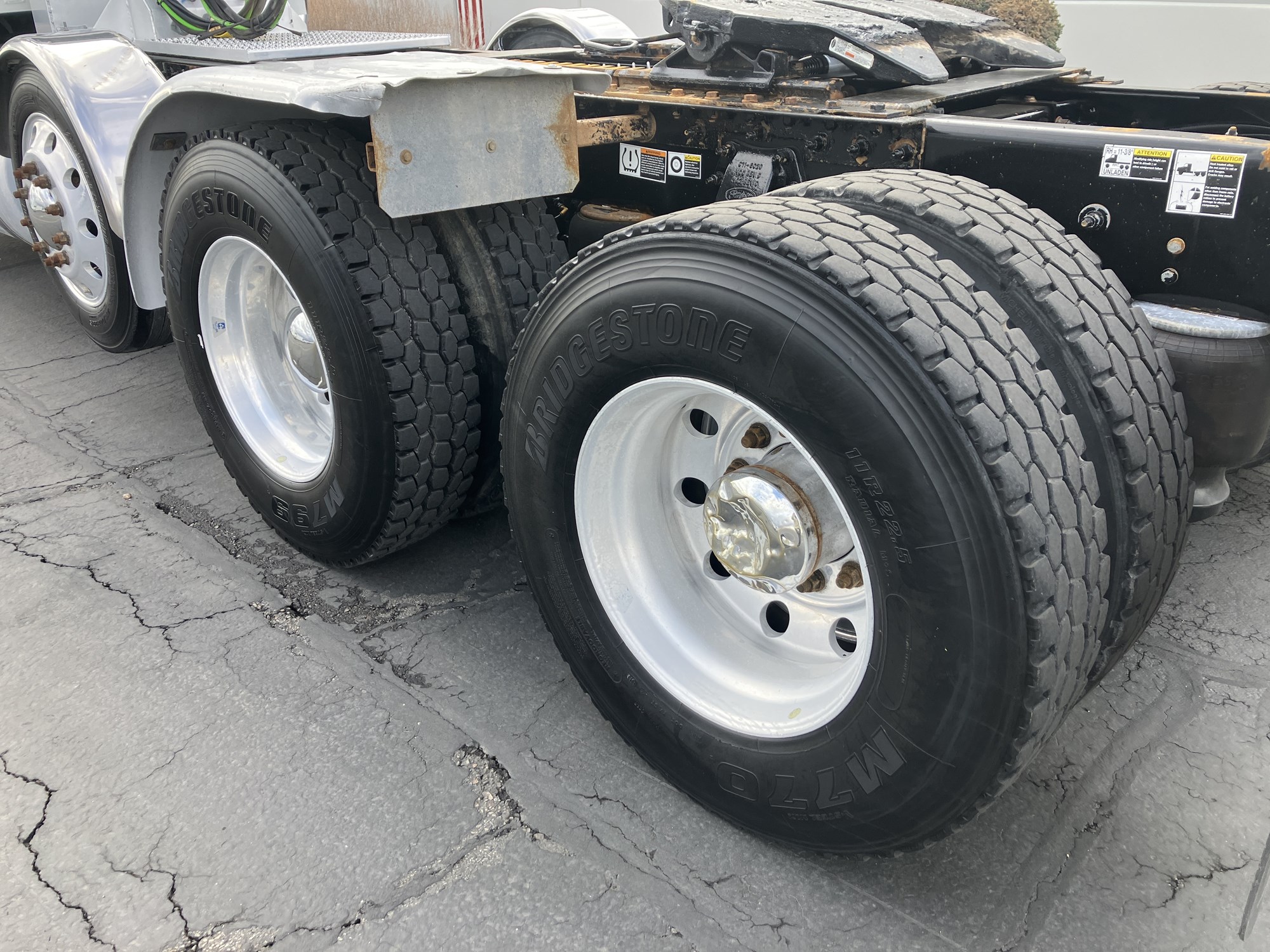 2021 Peterbilt 389 2021 Peterbilt 389 - image 4 of 6