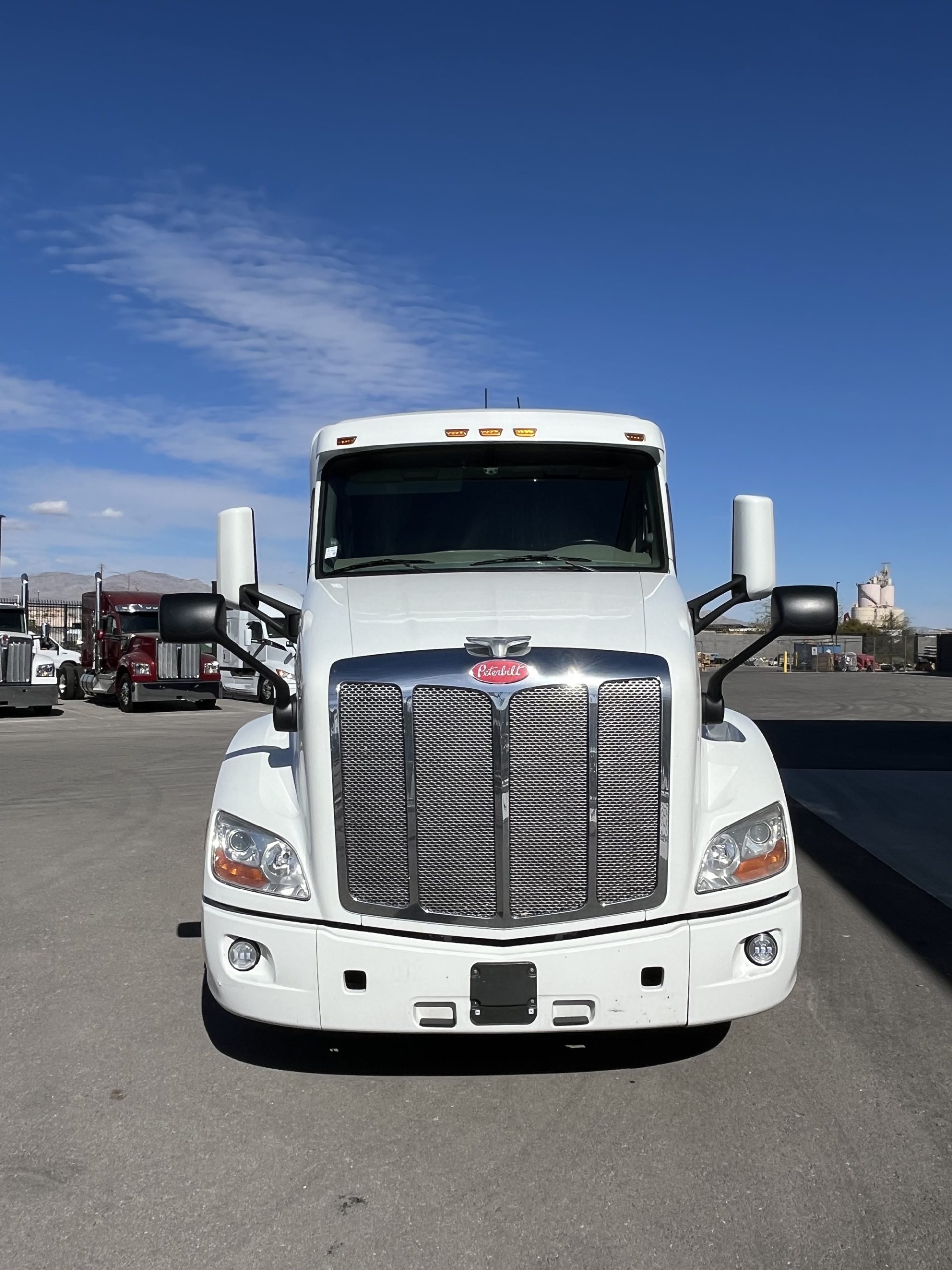 2021 Peterbilt 579 2021 Peterbilt 579 - image 3 of 6