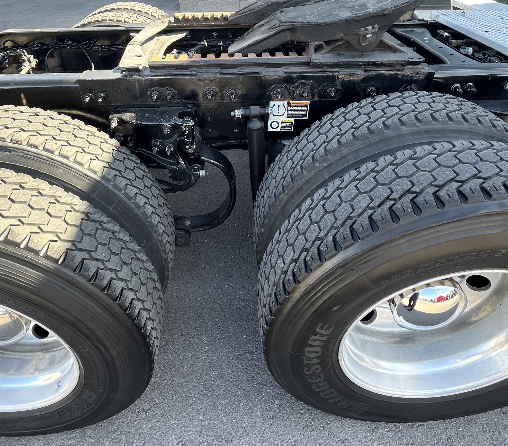 2021 Peterbilt 579 - image 5 of 6