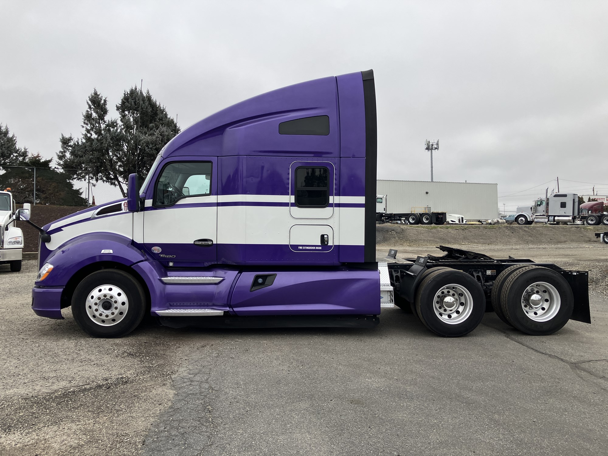 2021 Kenworth T680 - image 2 of 6