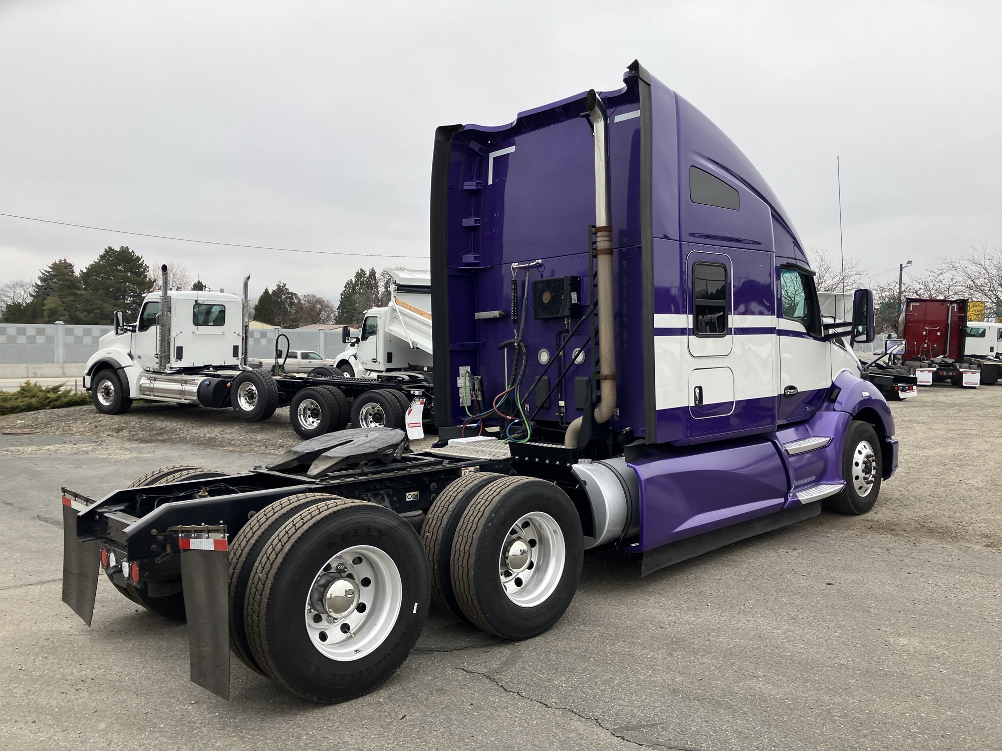 2021 Kenworth T680 - image 5 of 6