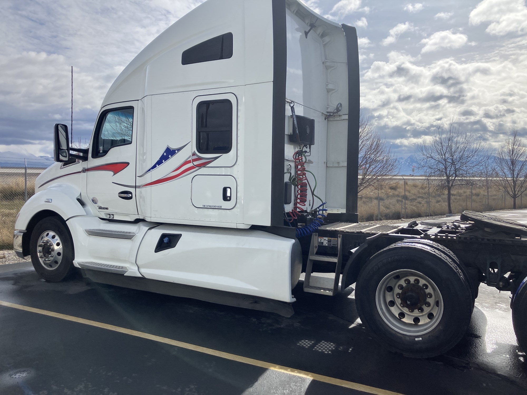 2021 Kenworth T680 2021 Kenworth T680 - image 2 of 6