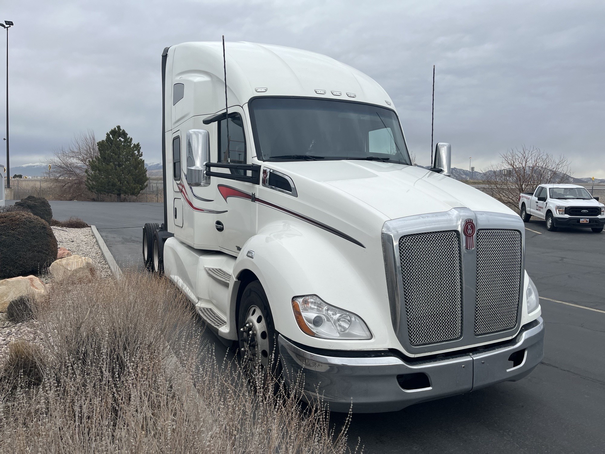 2021 Kenworth T680 - image 3 of 6