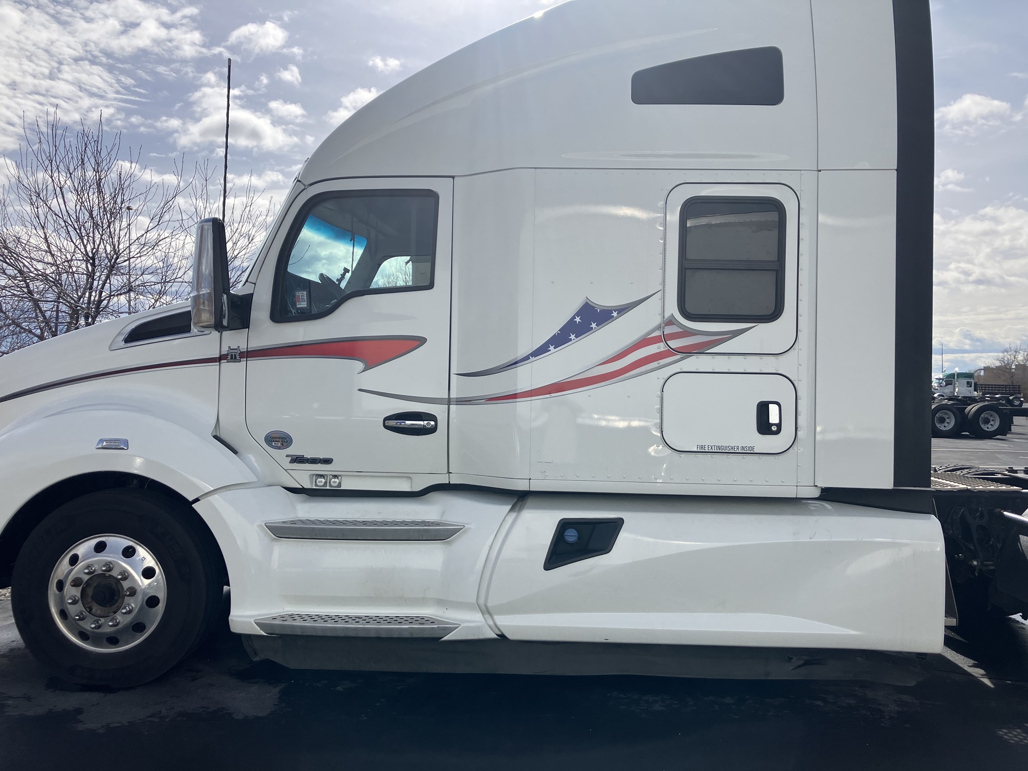 2021 Kenworth T680 - image 4 of 6