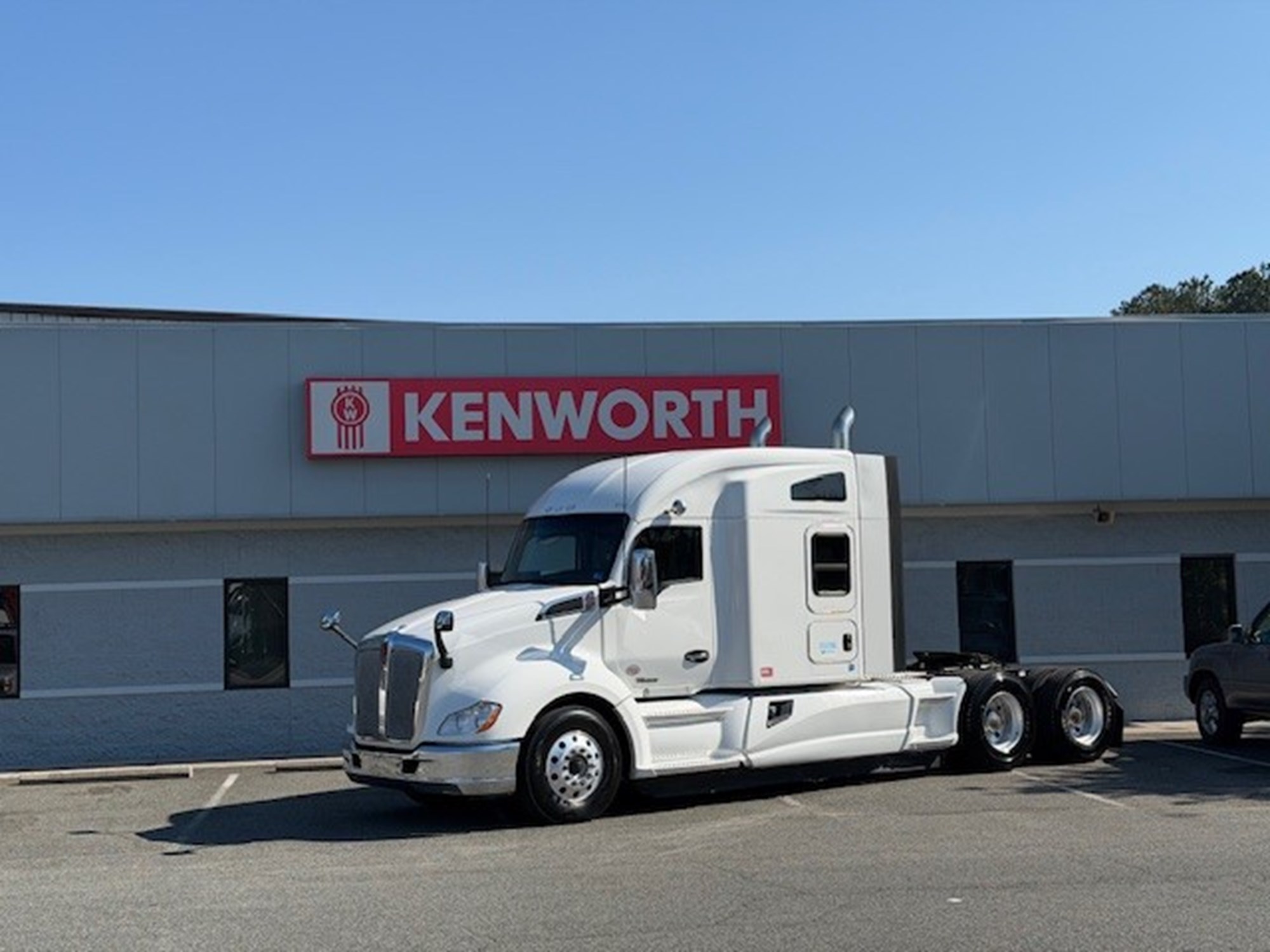 2021 Kenworth T680 2021 Kenworth T680 - image 1 of 6