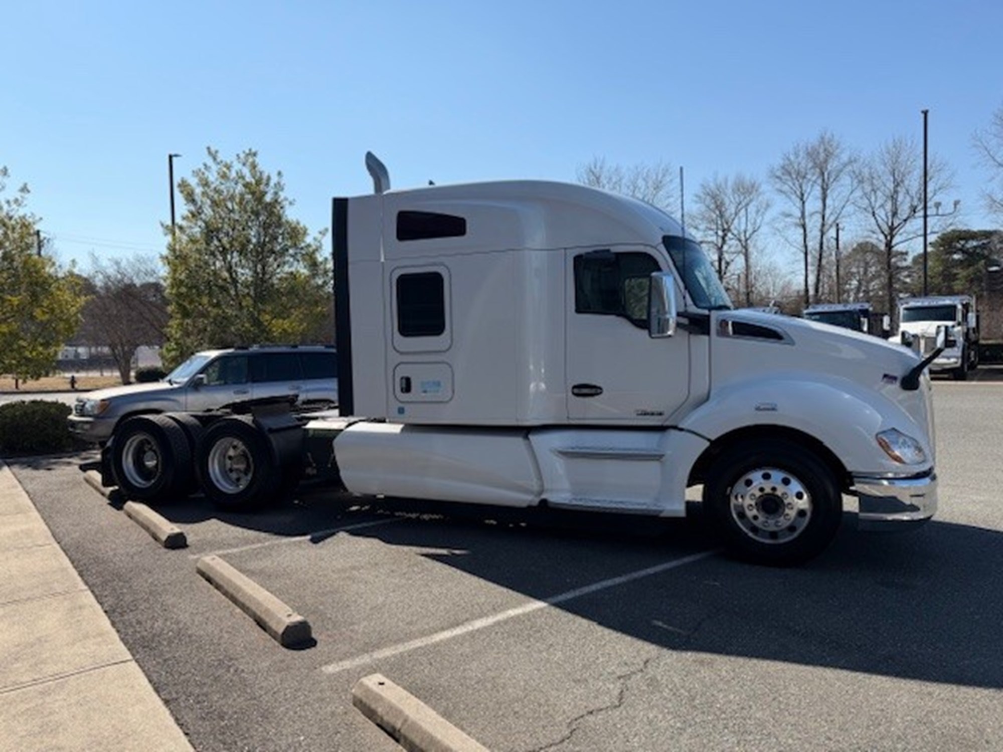 2021 Kenworth T680 2021 Kenworth T680 - image 2 of 6