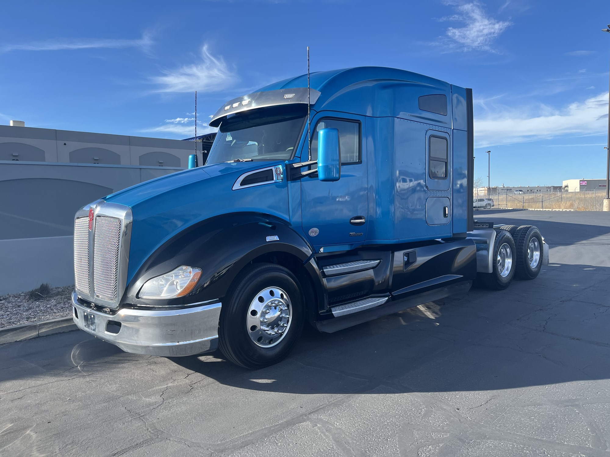 2022 Kenworth T680 - image 2 of 6