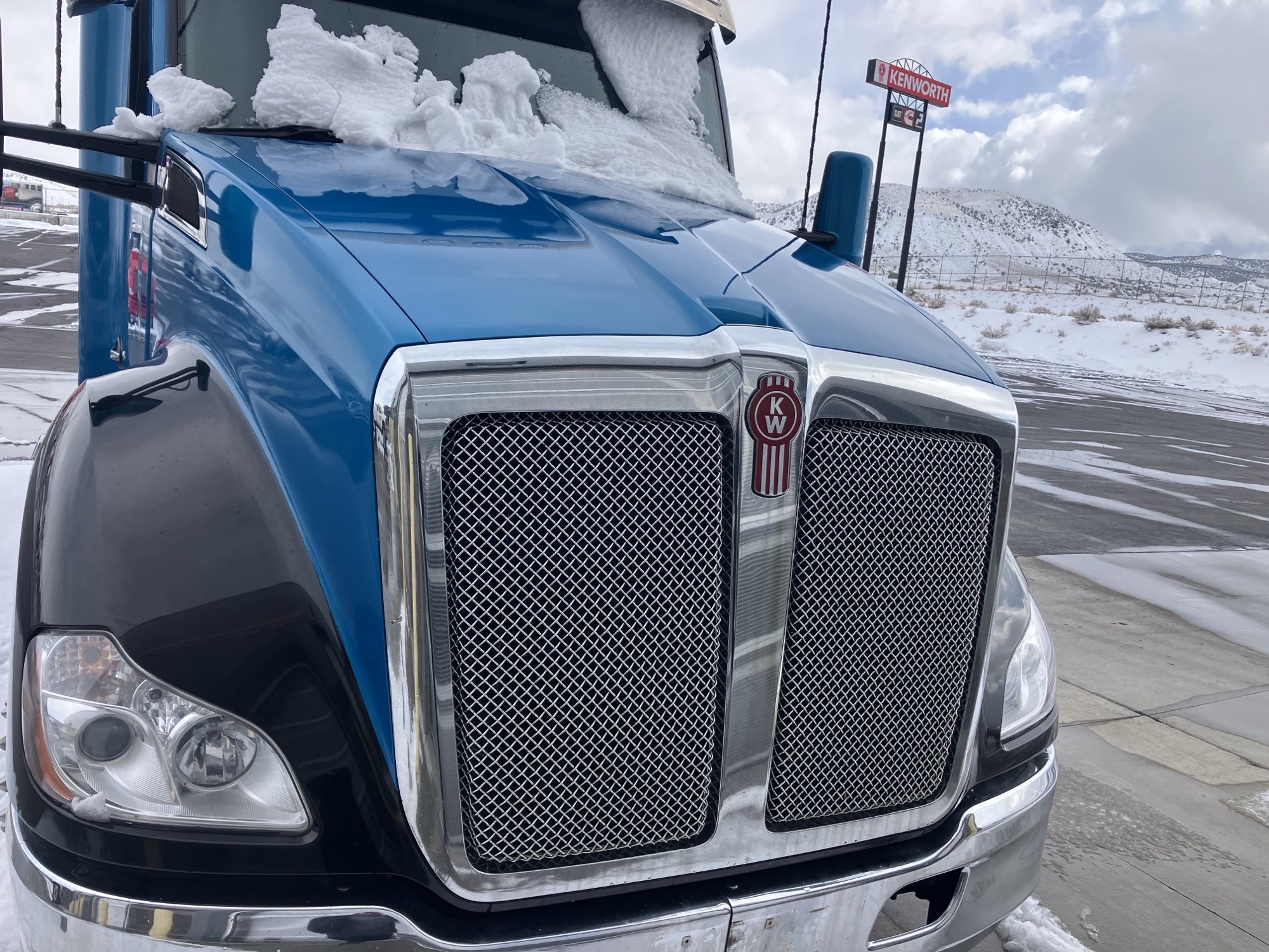 2022 Kenworth T680 2022 Kenworth T680 - image 2 of 4