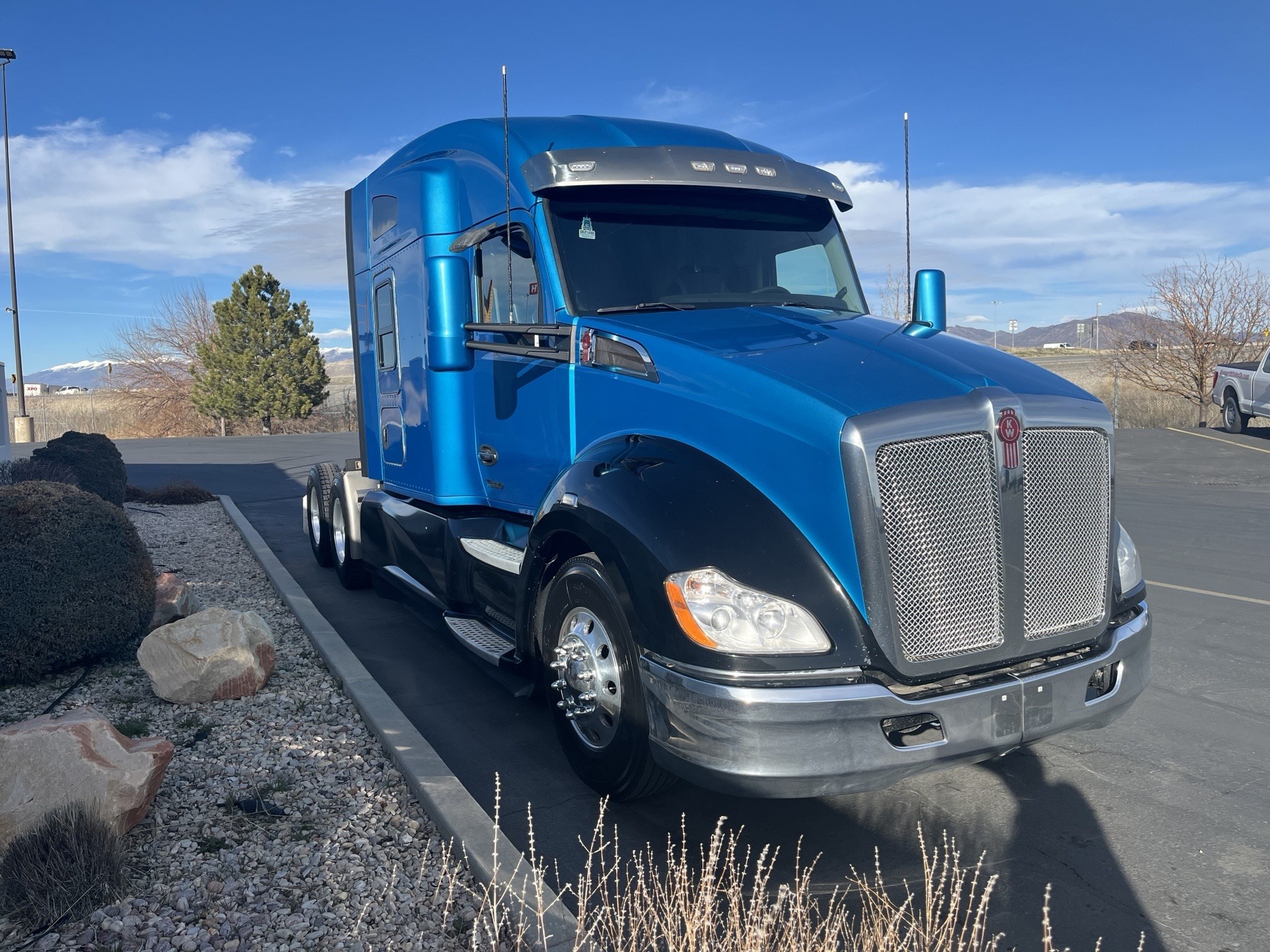 2022 Kenworth T680 - image 4 of 6