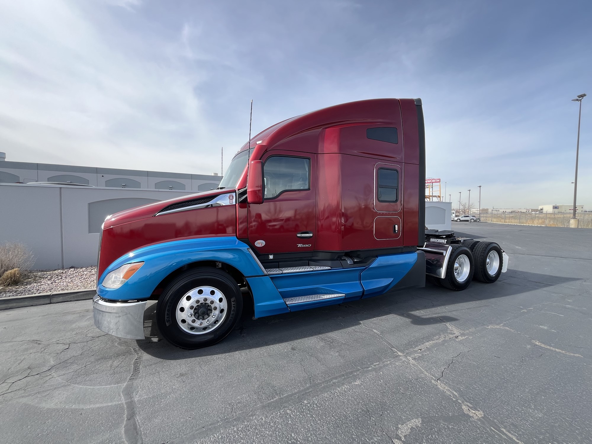 2022 Kenworth T680 2022 Kenworth T680 - image 1 of 6