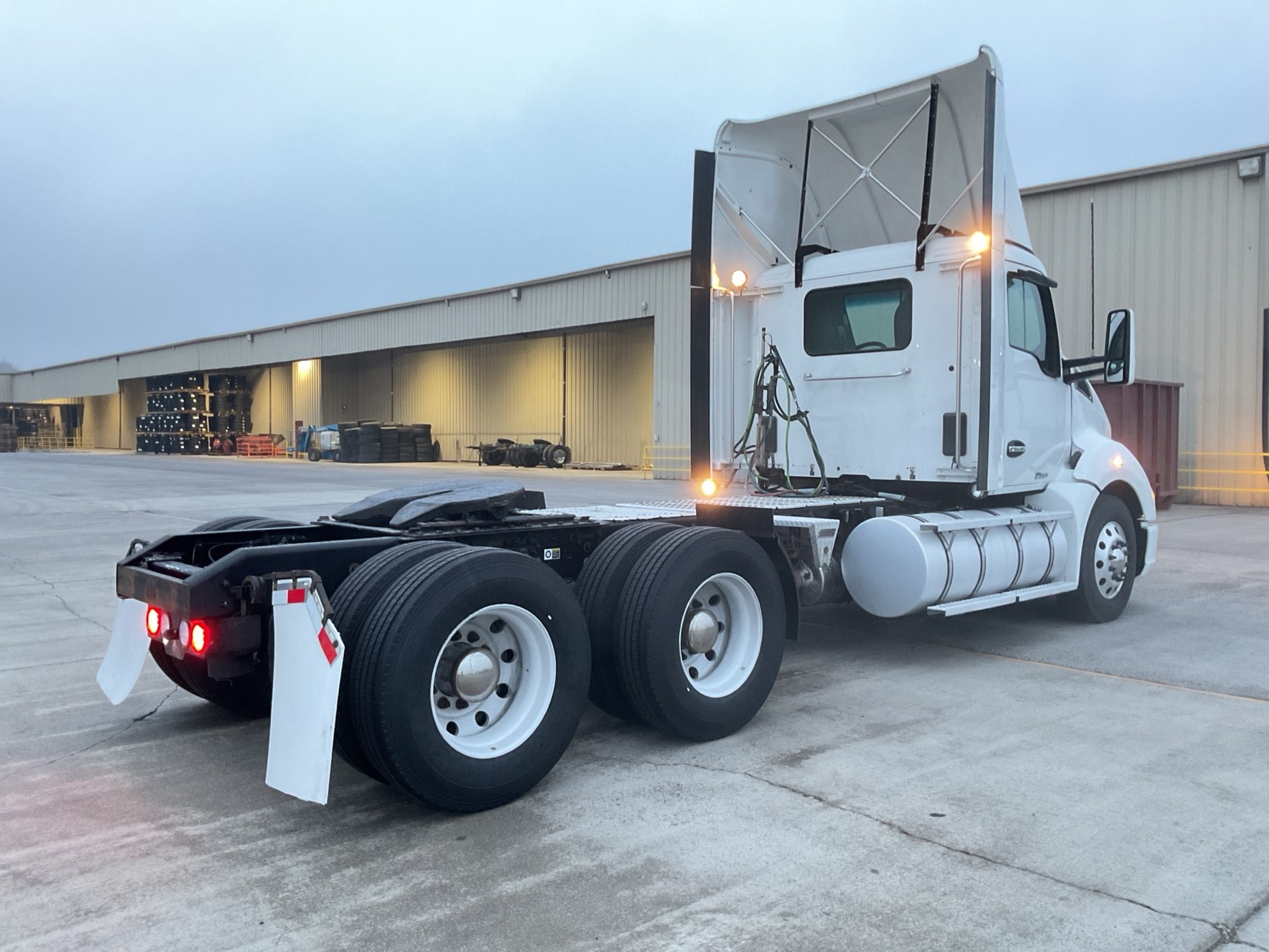 2022 Kenworth T680 2022 Kenworth T680 - image 3 of 6