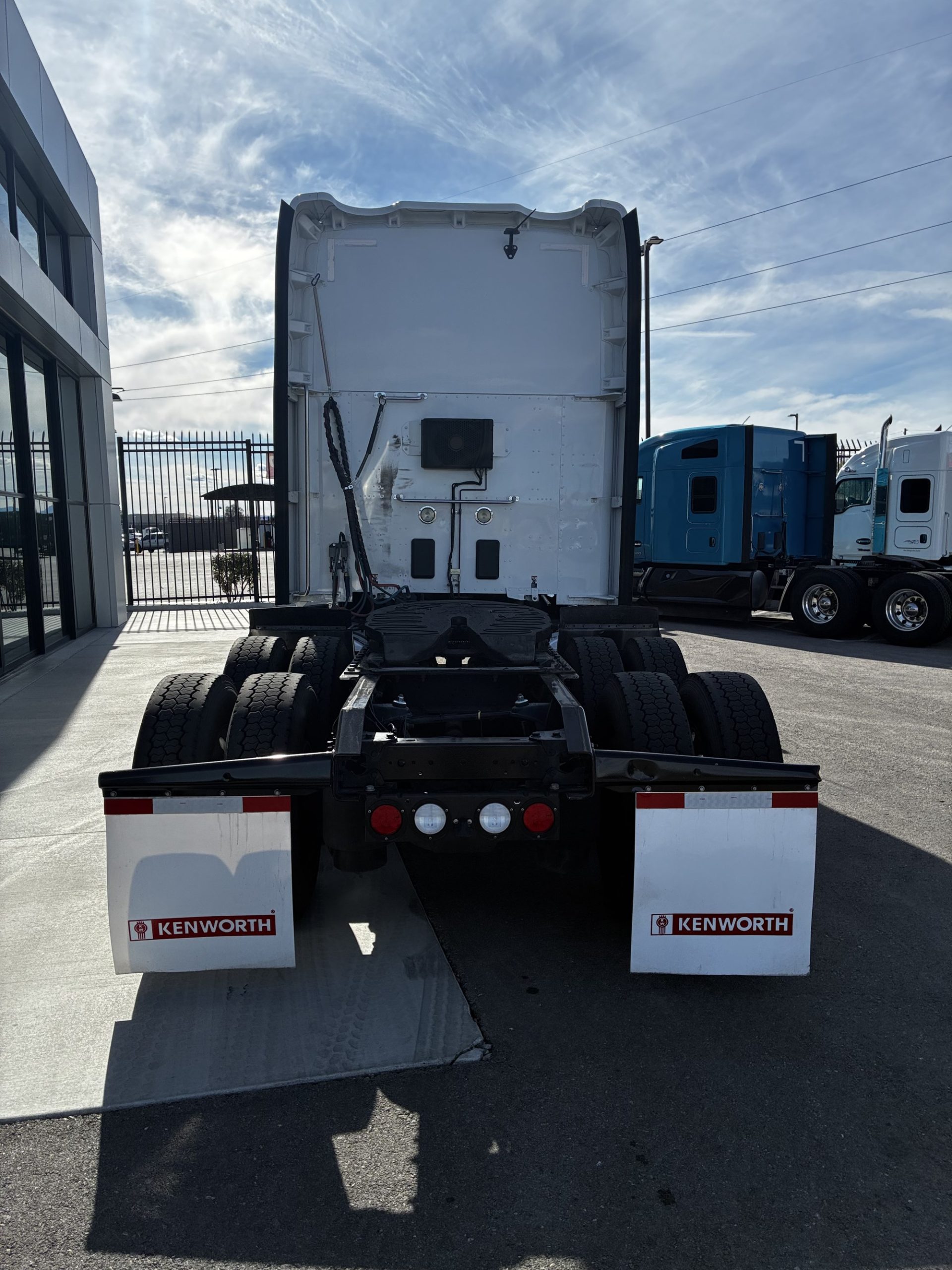 2022 Kenworth T680 2022 Kenworth T680 - image 4 of 4