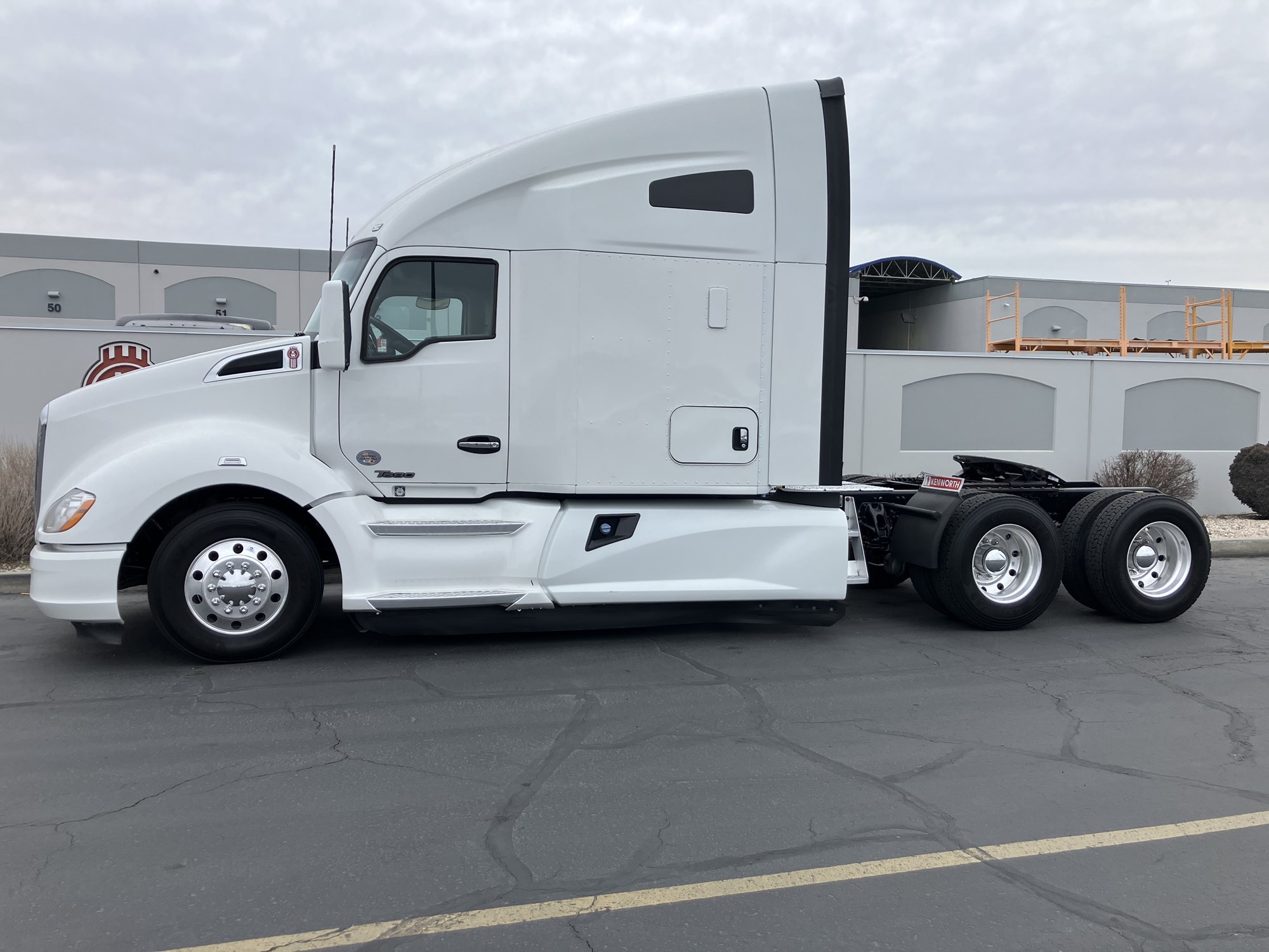 2022 Kenworth T680 - image 1 of 6
