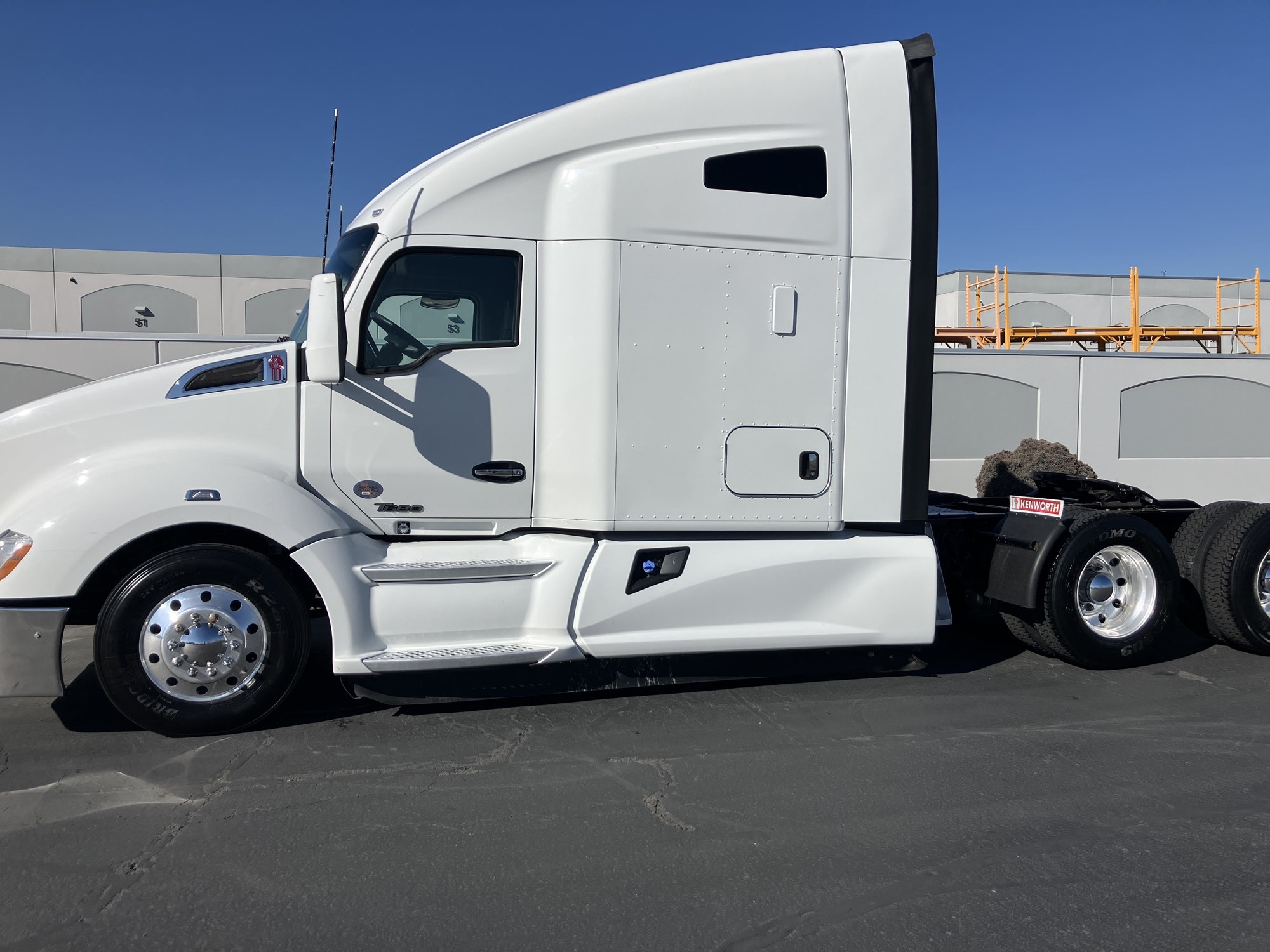 2022 Kenworth T680 - image 1 of 6