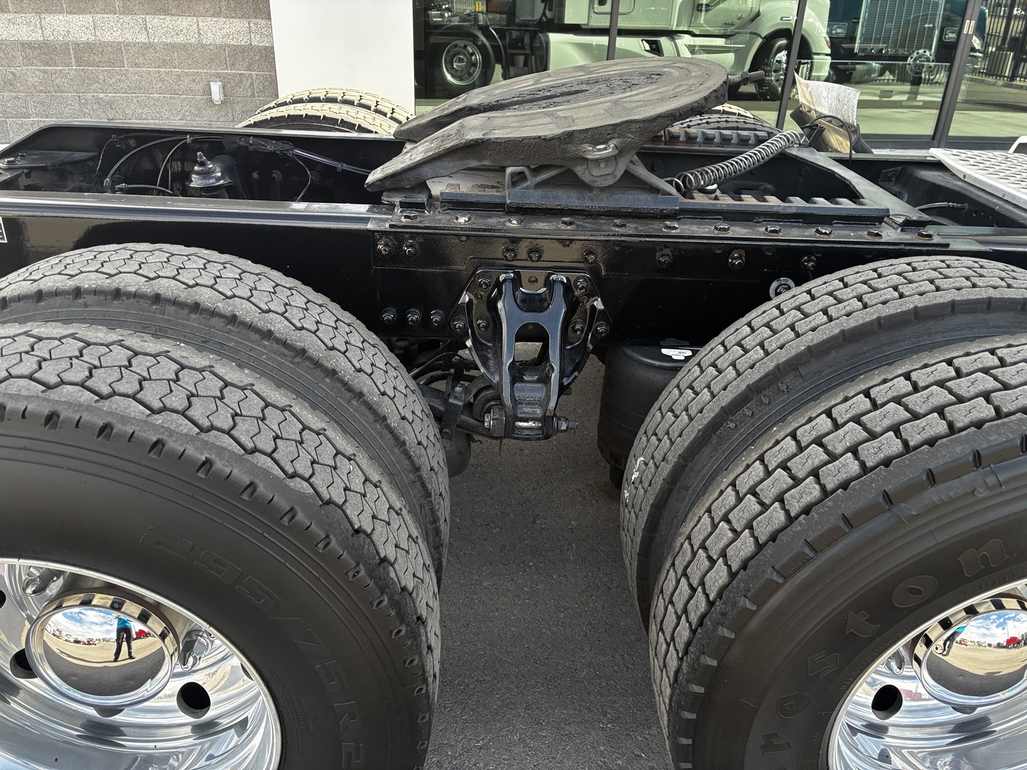 2022 Kenworth T680 2022 Kenworth T680 - image 4 of 6