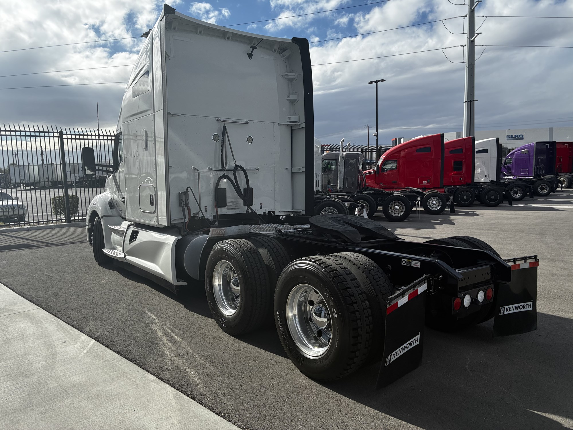 2022 Kenworth T680 2022 Kenworth T680 - image 6 of 6