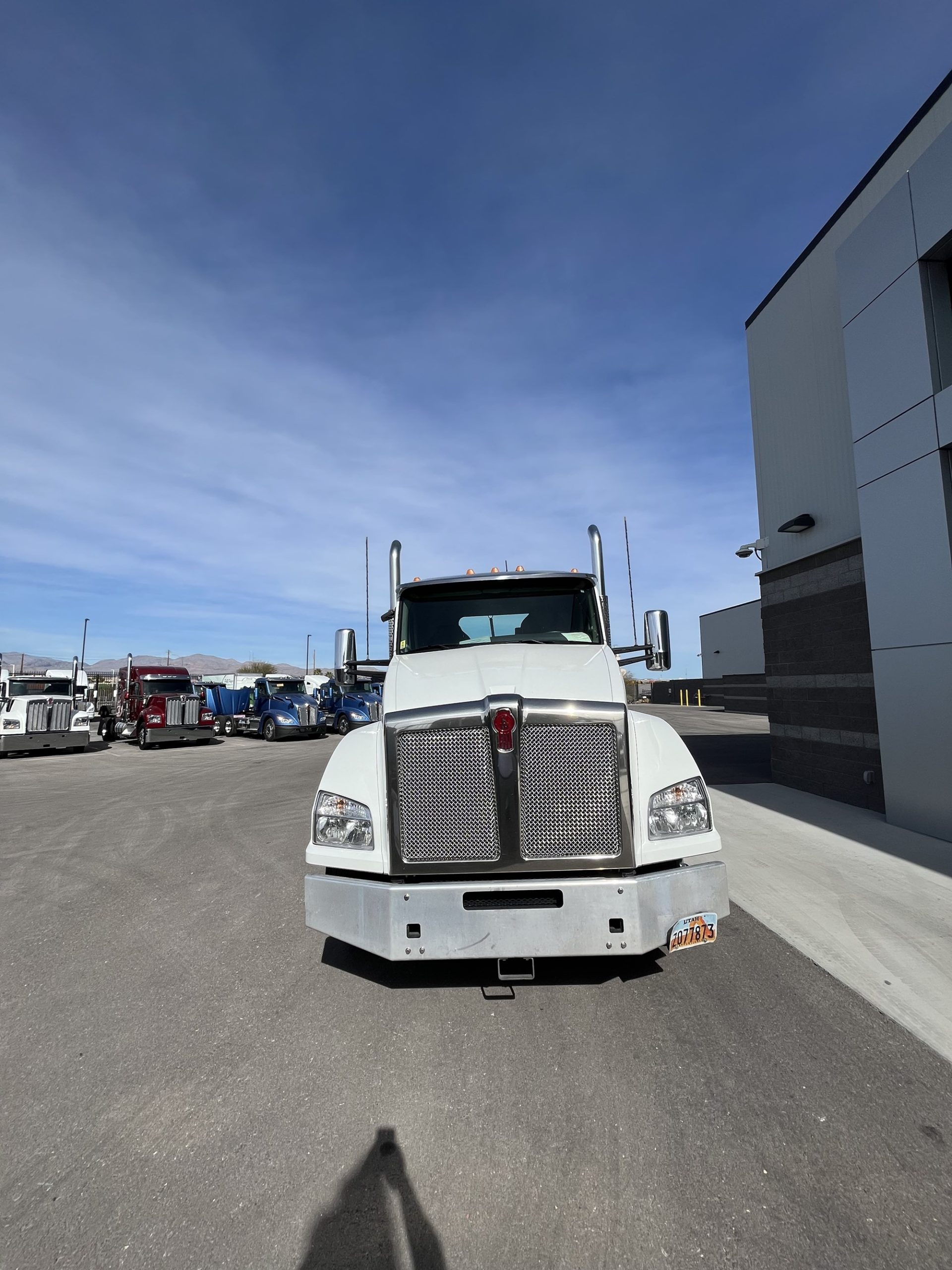 2022 Kenworth T880 2022 Kenworth T880 - image 5 of 6