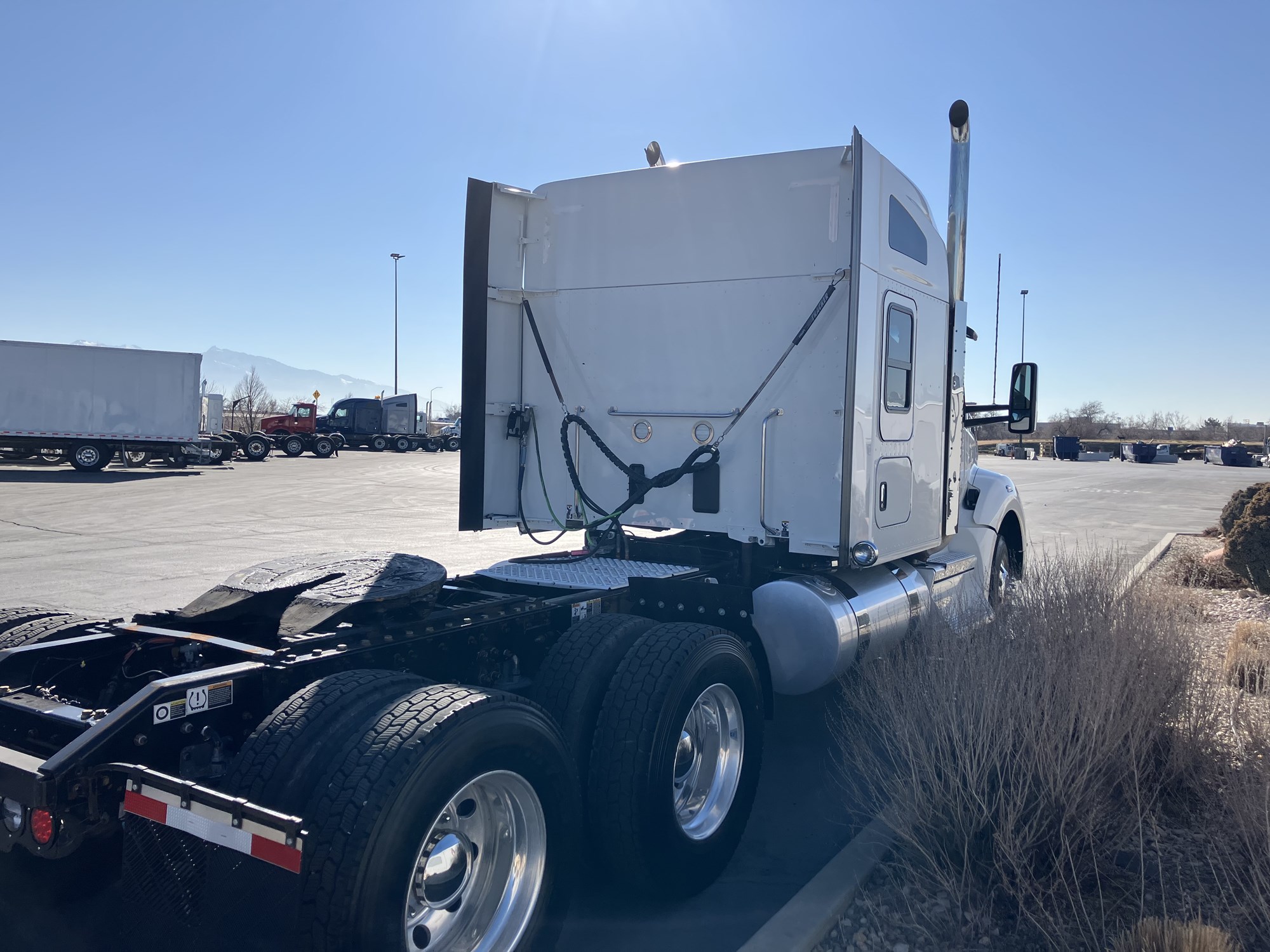 2022 Kenworth T880 - image 5 of 6