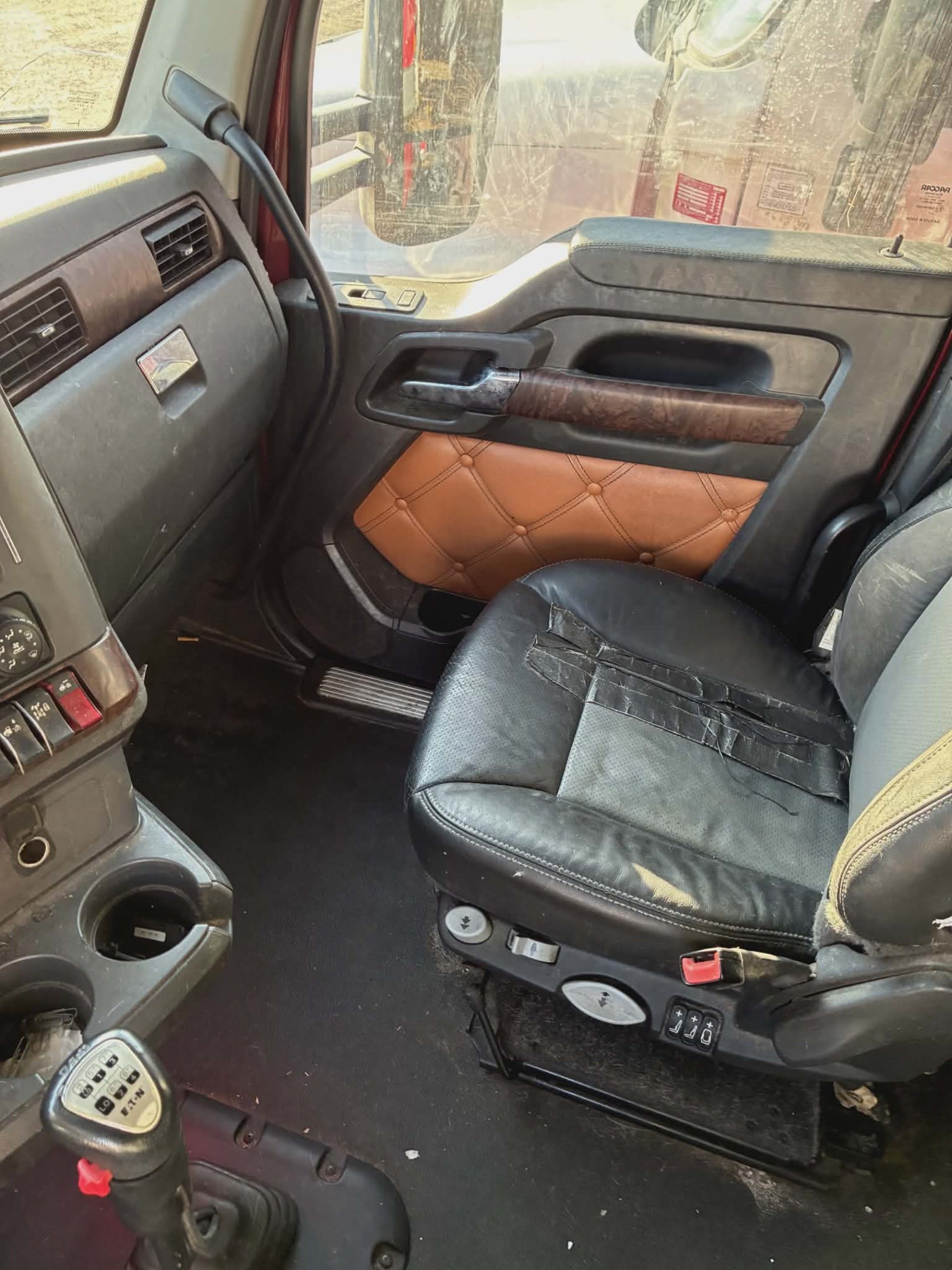 2022 Kenworth T680 2022 Kenworth T680 - image 1 of 6