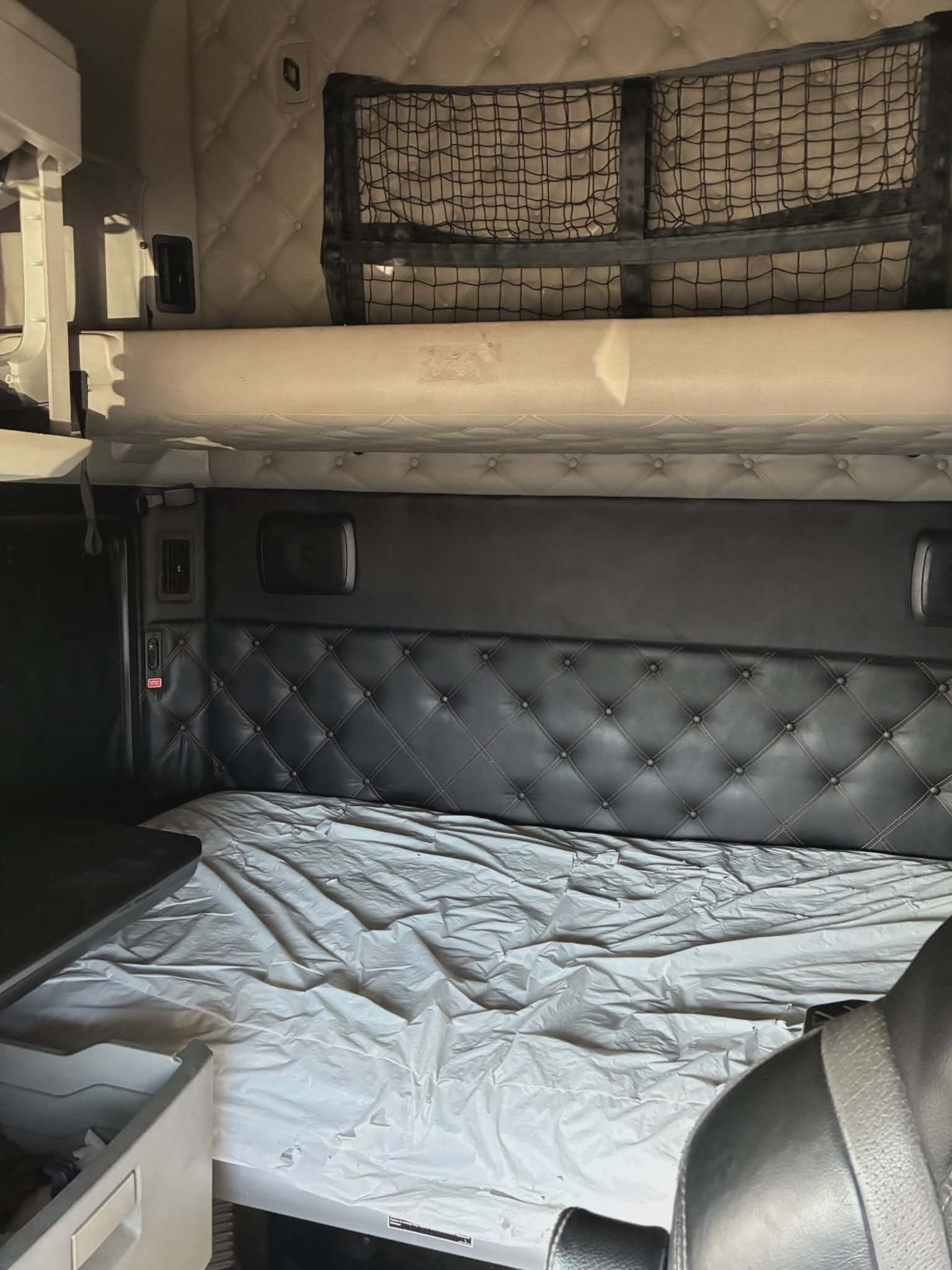 2022 Kenworth T680 2022 Kenworth T680 - image 5 of 6