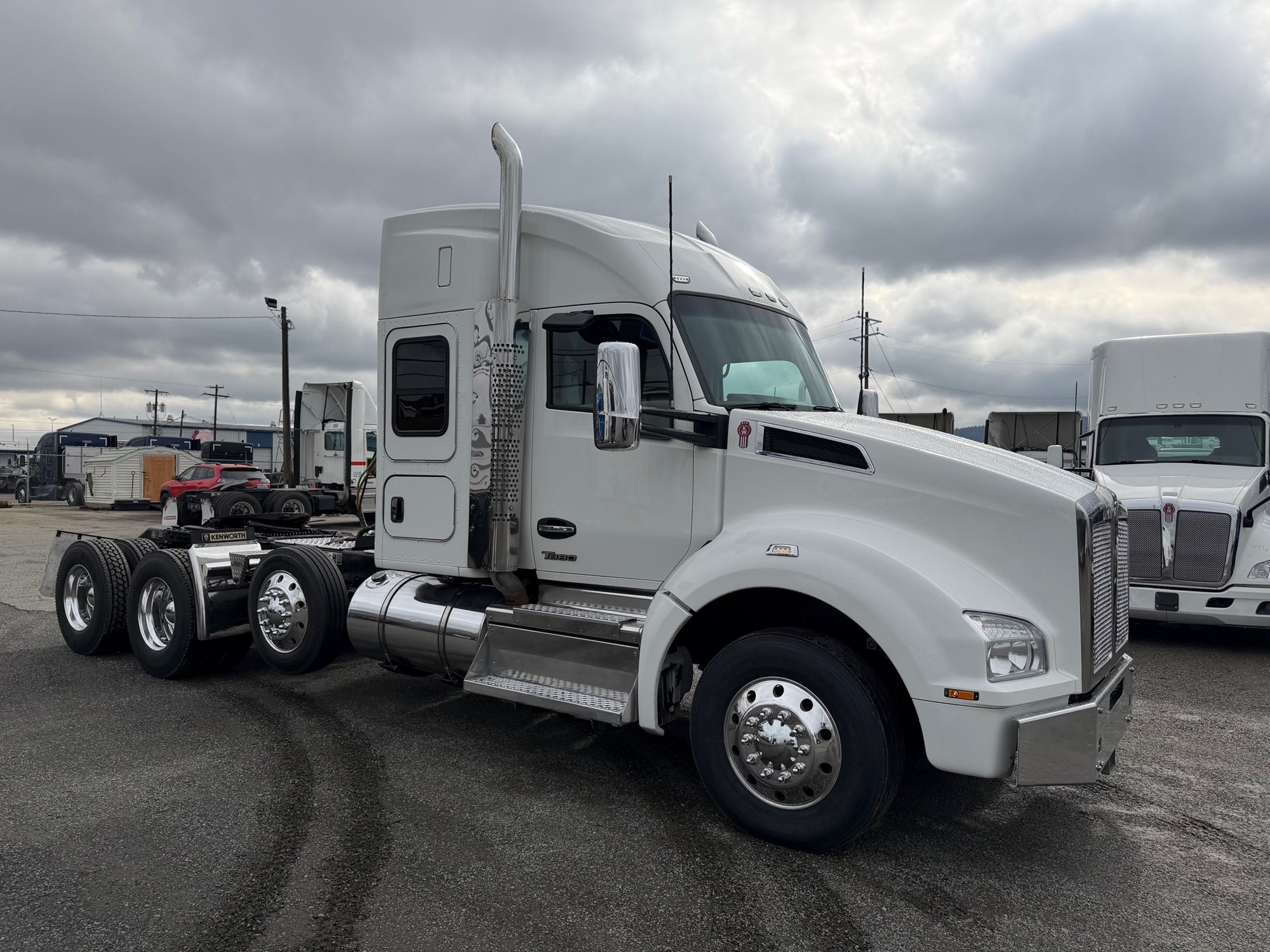 2022 Kenworth T880 - image 2 of 6