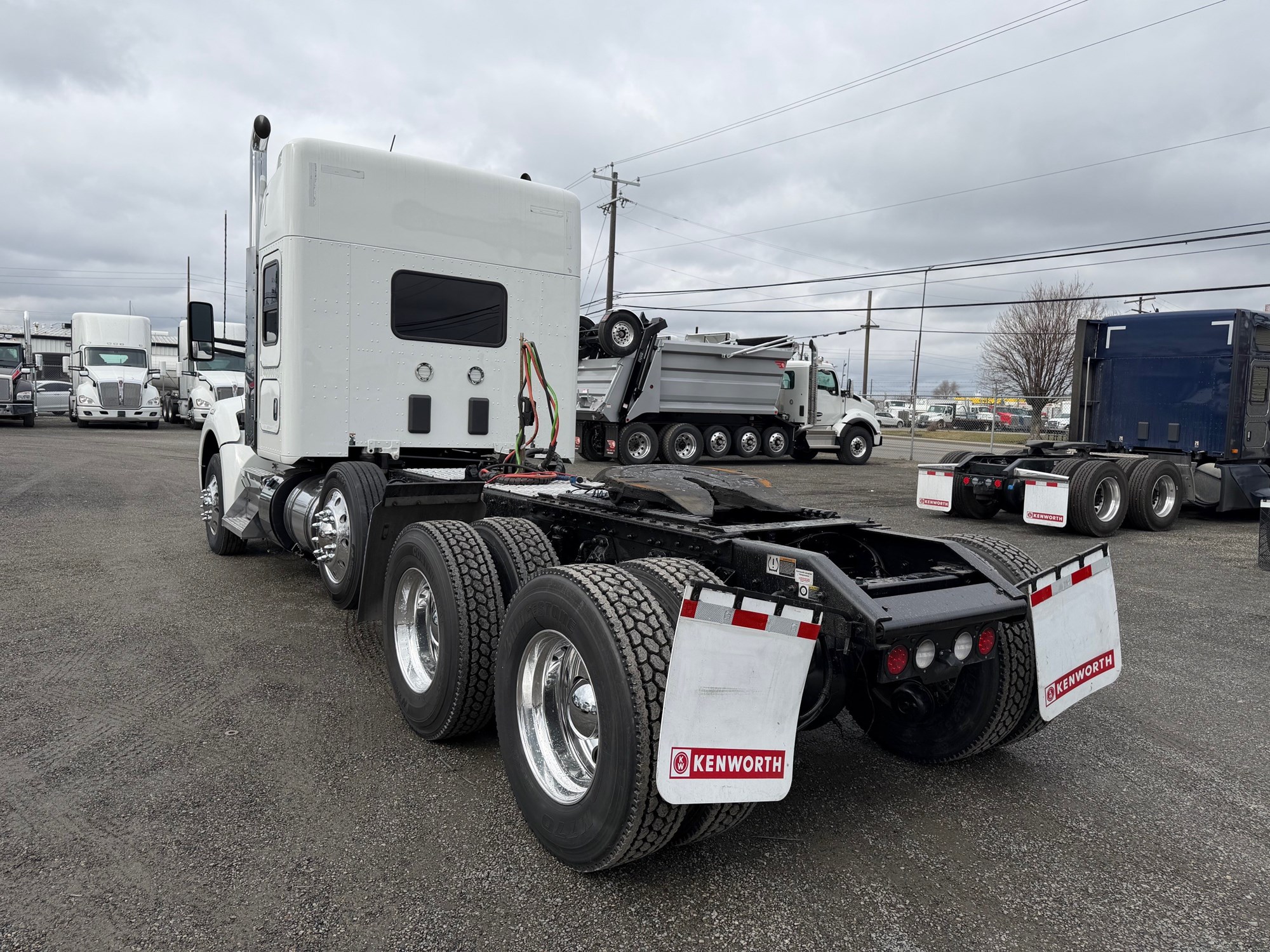 2022 Kenworth T880 - image 3 of 6