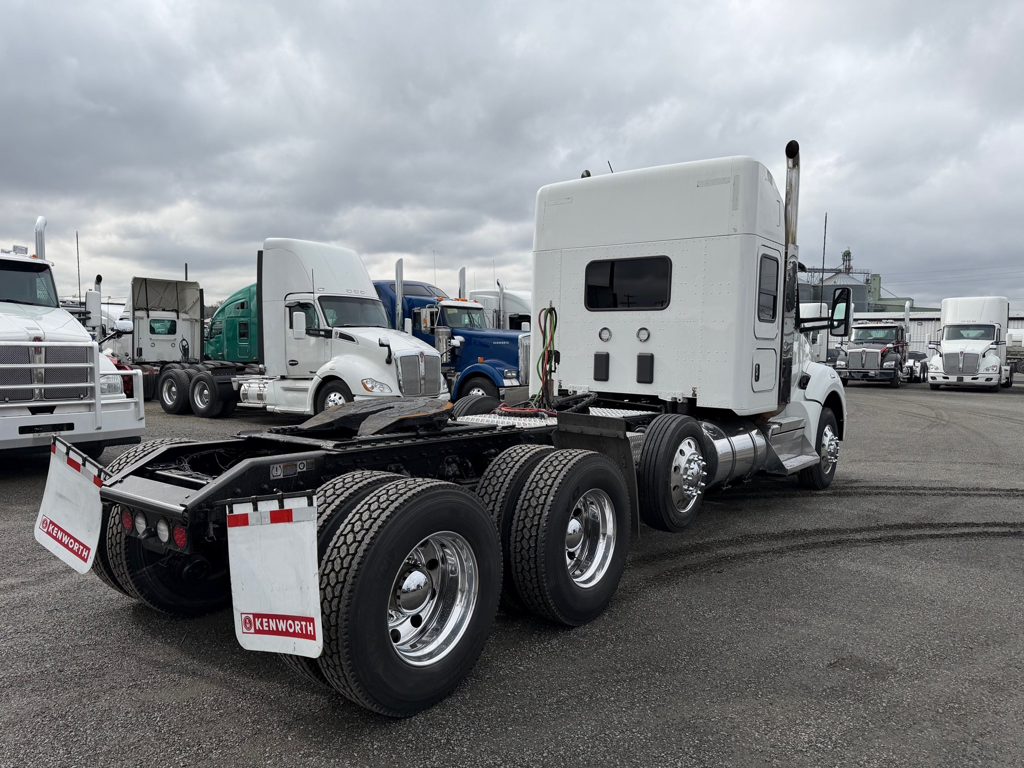2022 Kenworth T880 - image 4 of 6