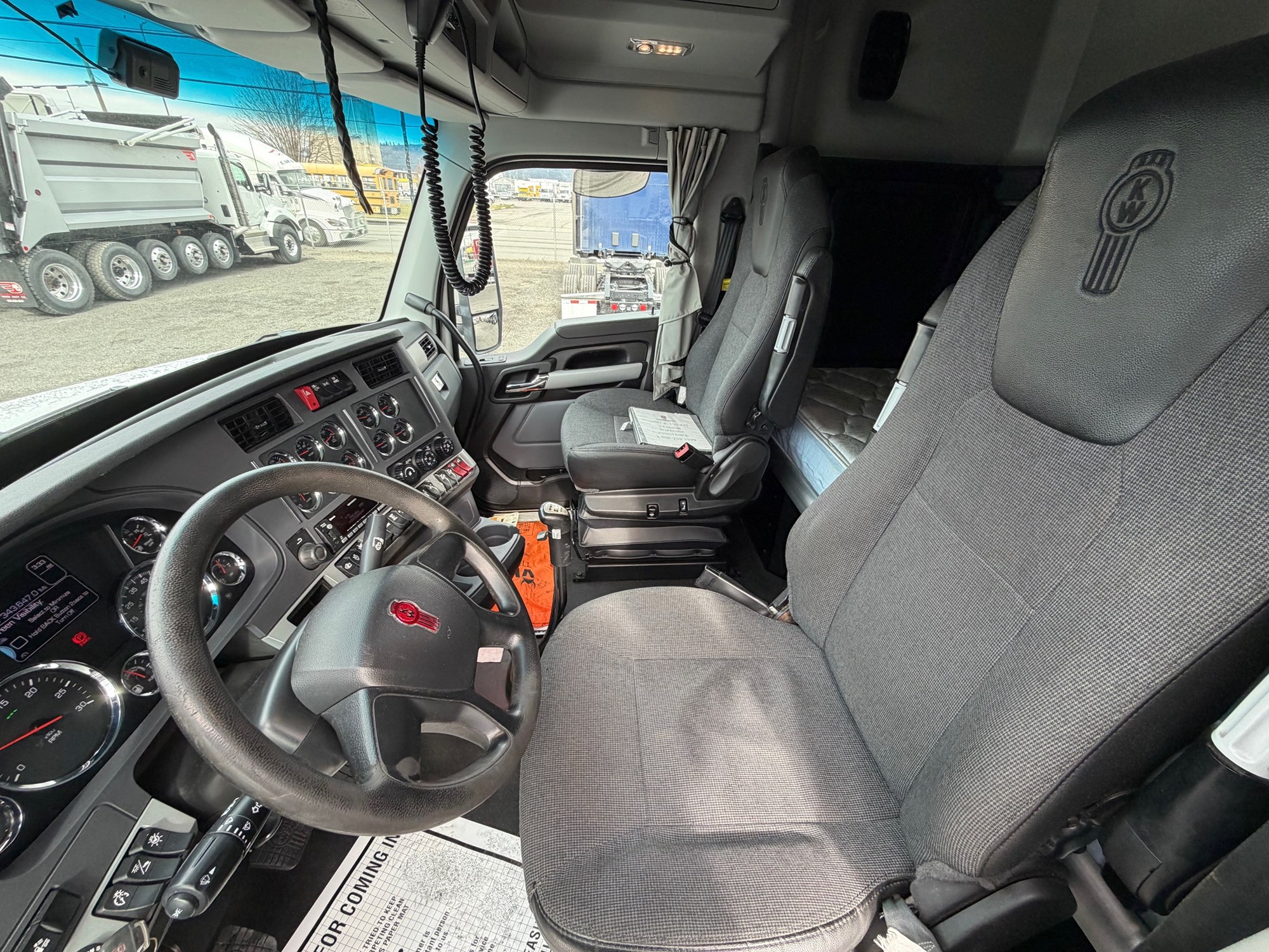 2022 Kenworth T880 - image 5 of 6