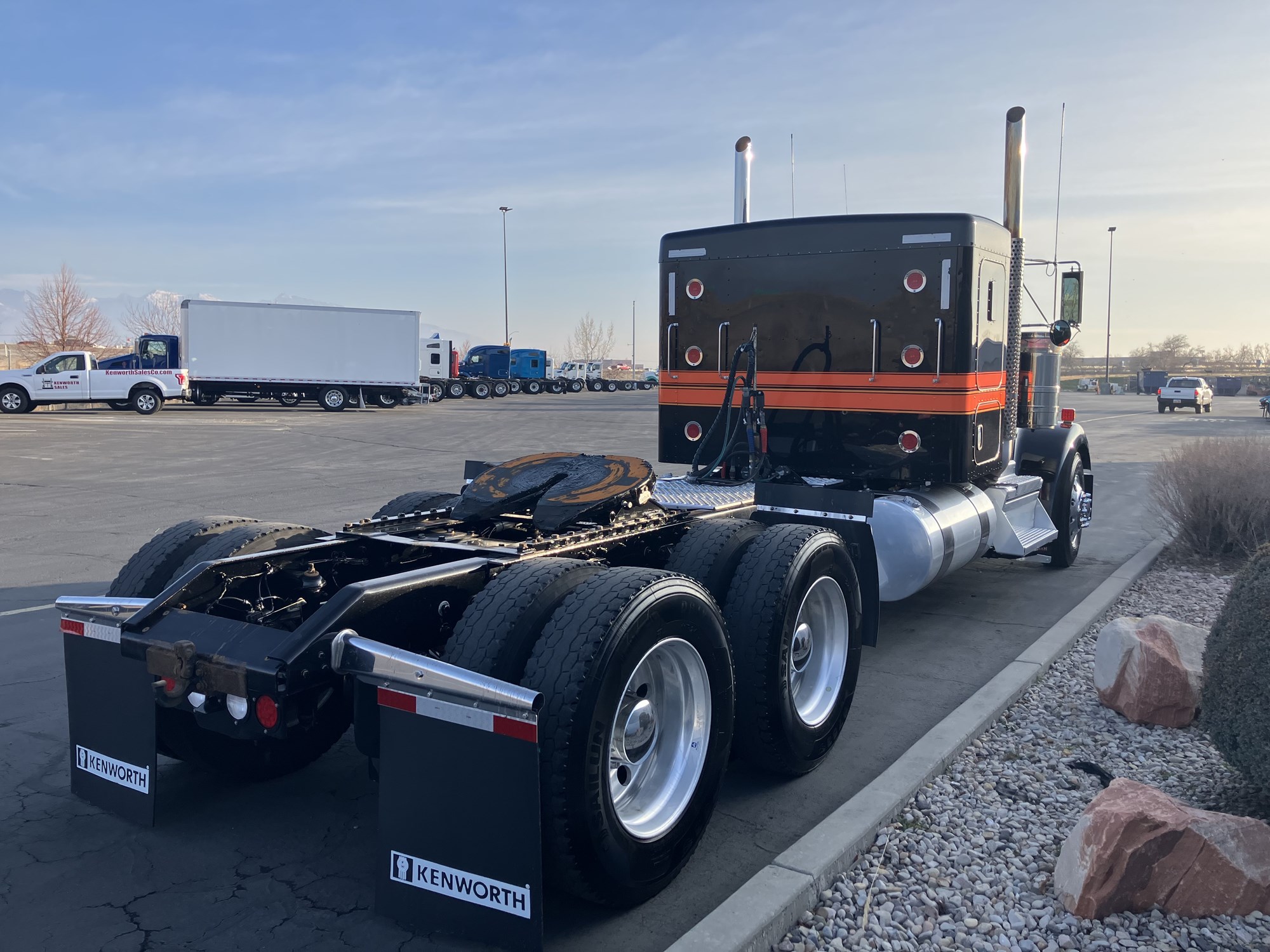 2022 Kenworth W900 2022 Kenworth W900 - image 5 of 6