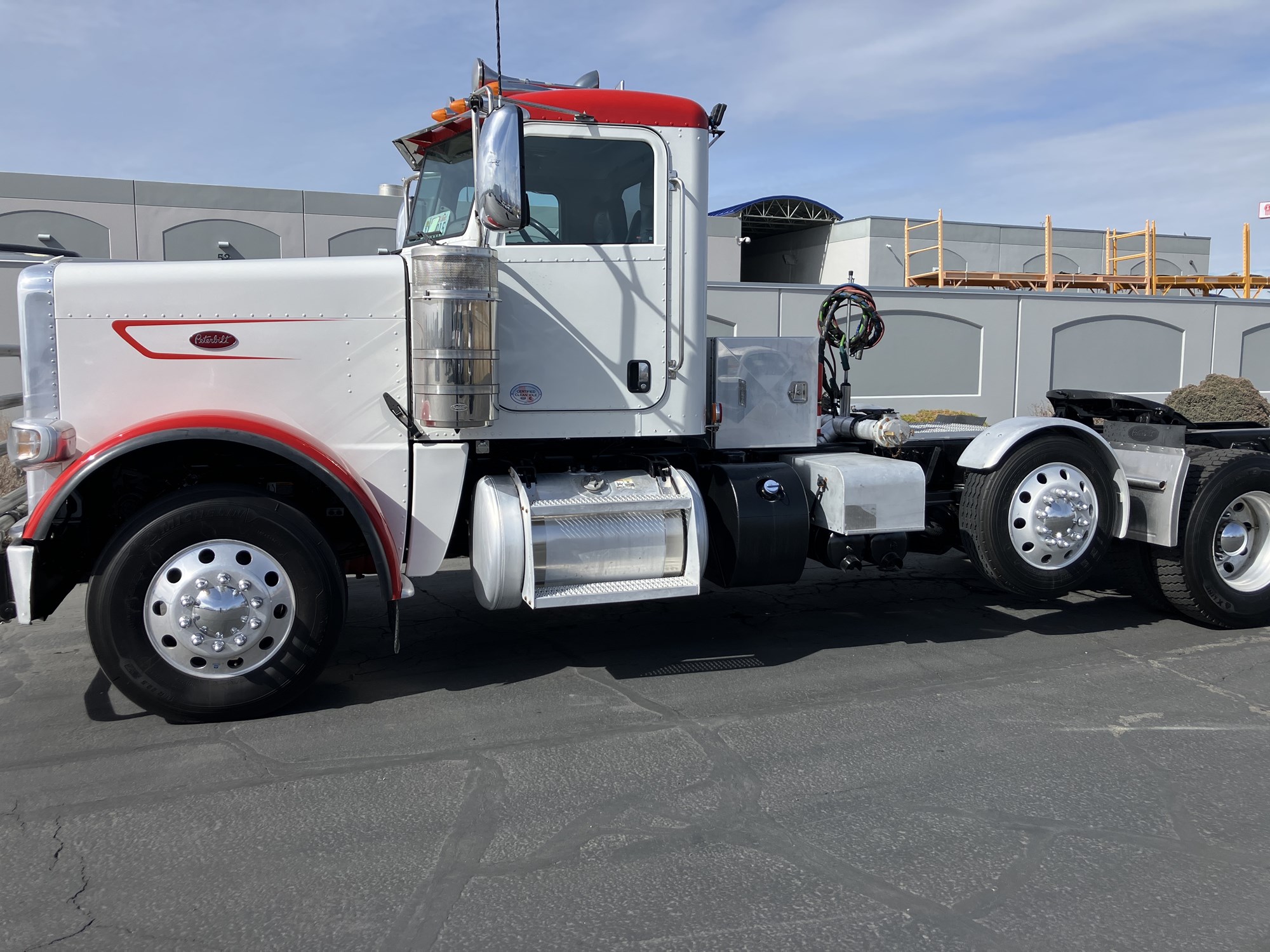 2023 Peterbilt 389 - image 1 of 6