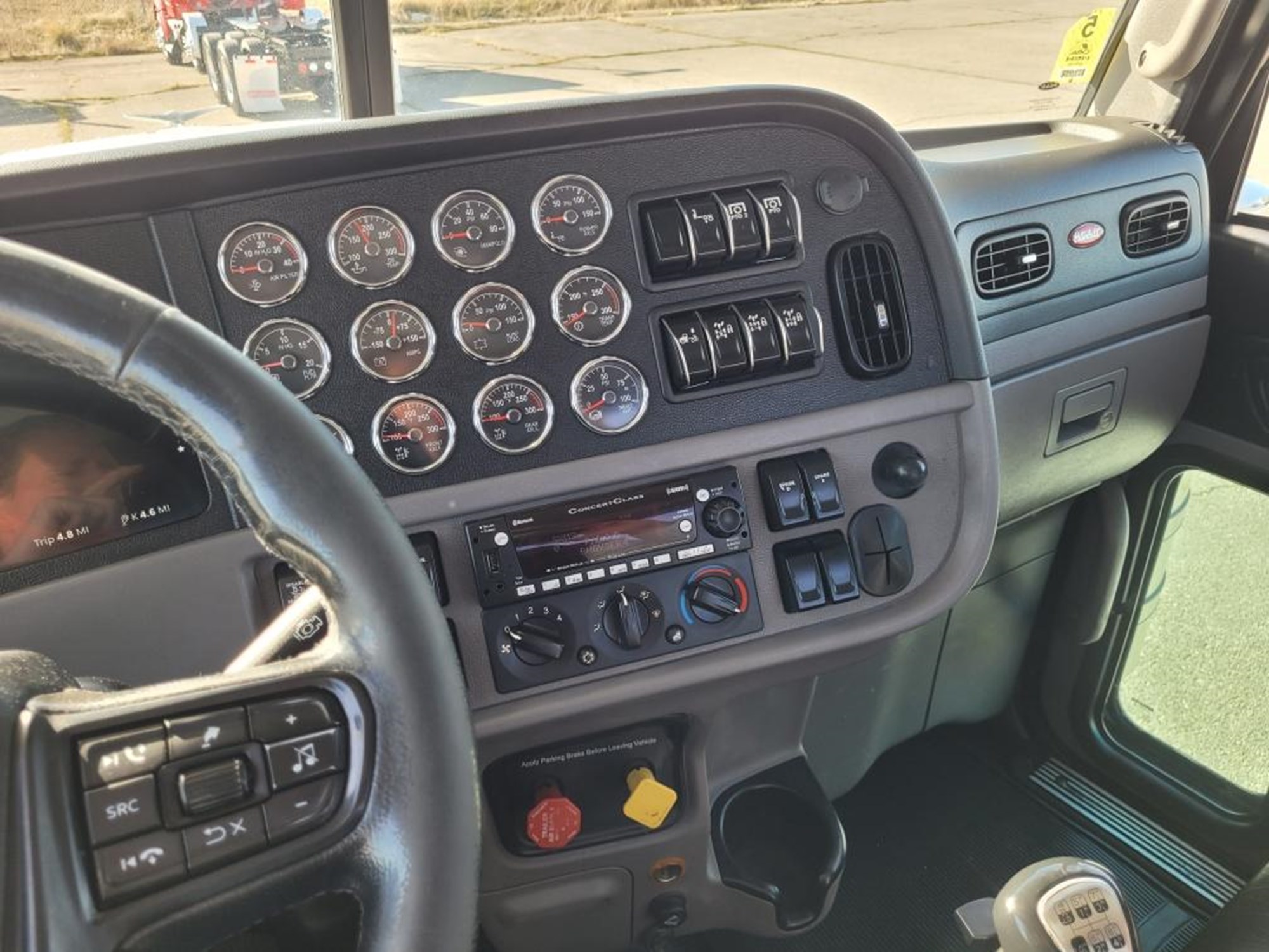 2023 Peterbilt 389 2023 Peterbilt 389 - image 3 of 4