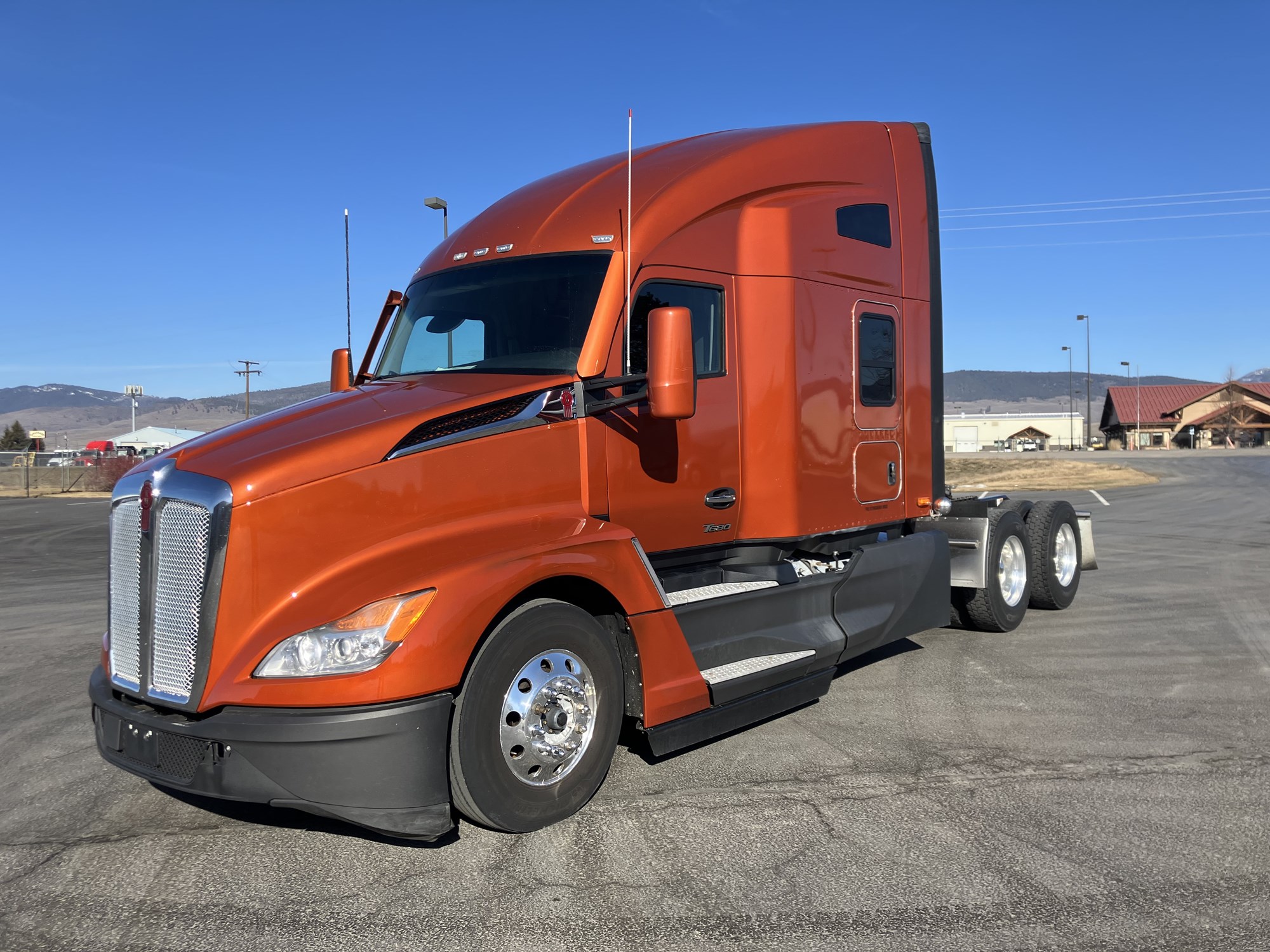 2023 Kenworth T680 - image 1 of 6