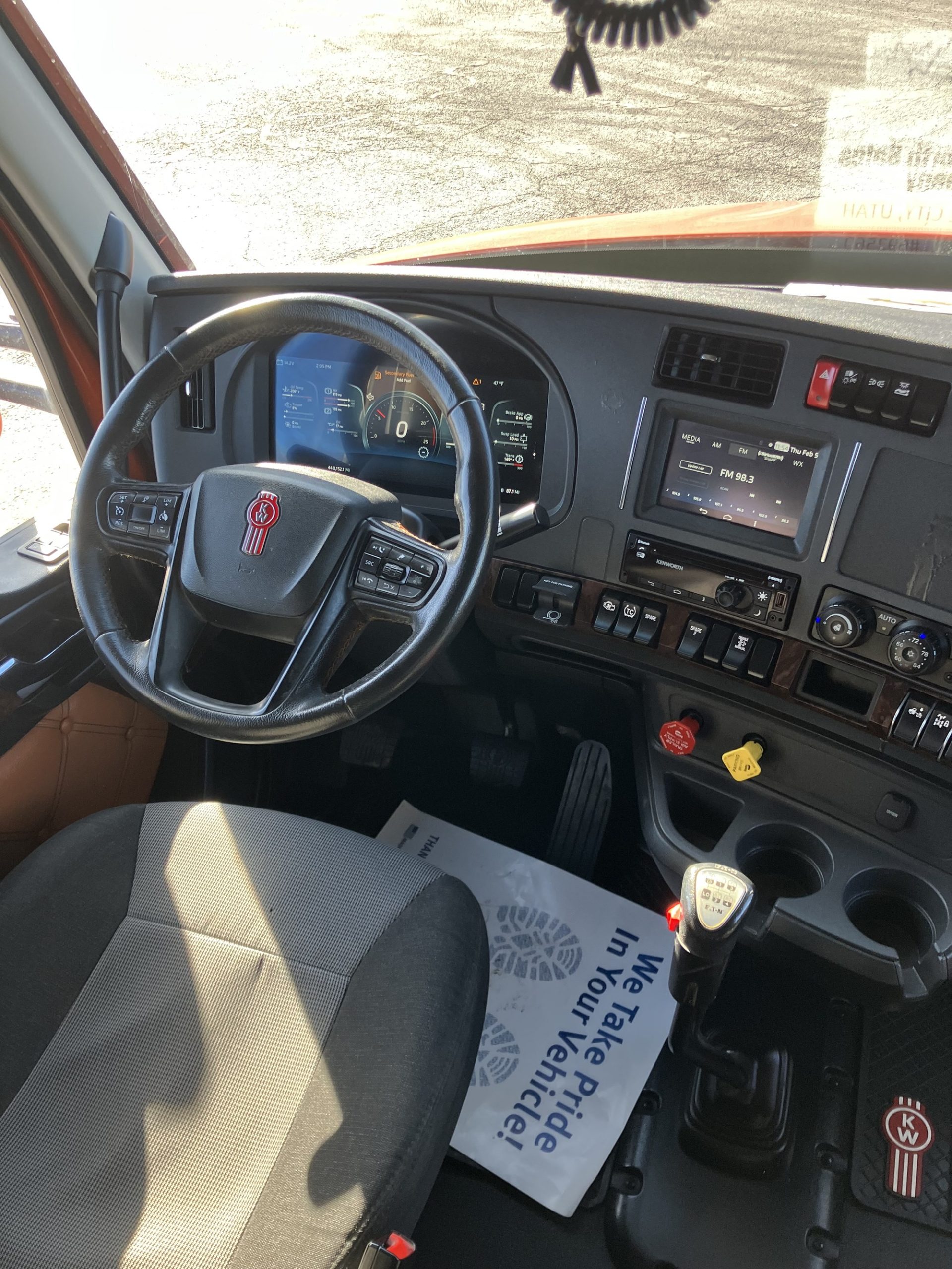 2023 Kenworth T680 - image 3 of 6