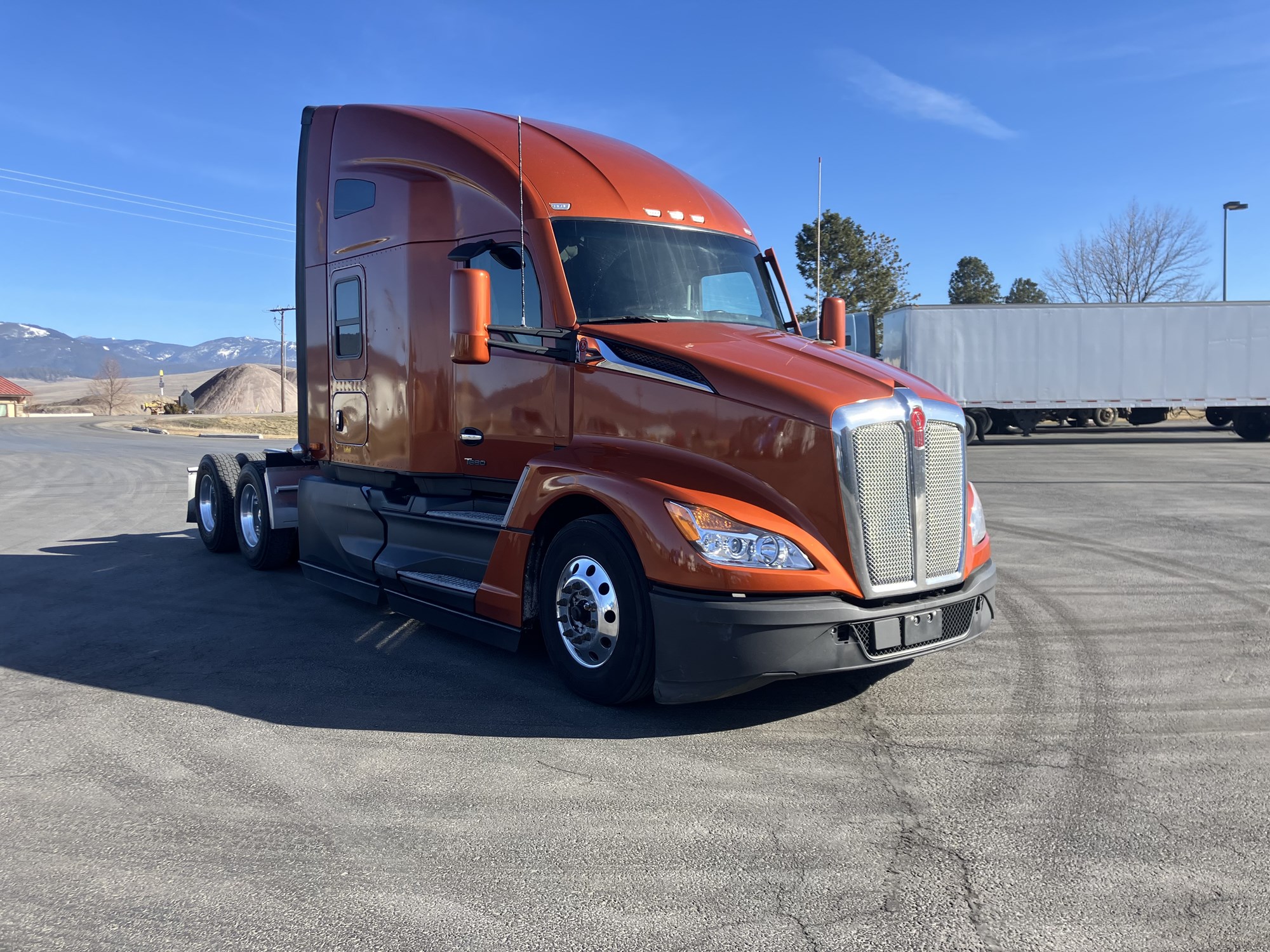 2023 Kenworth T680 - image 5 of 6