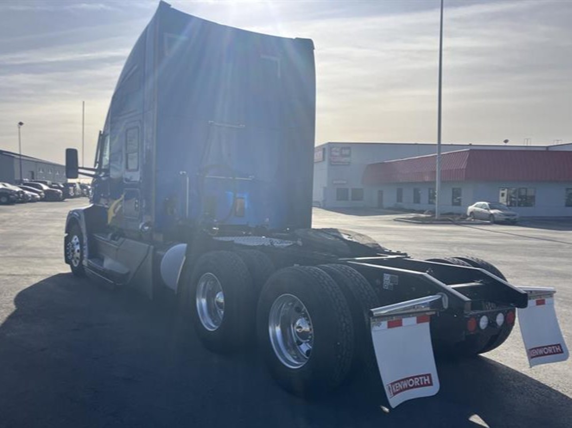 2023 Kenworth T680 - image 5 of 6