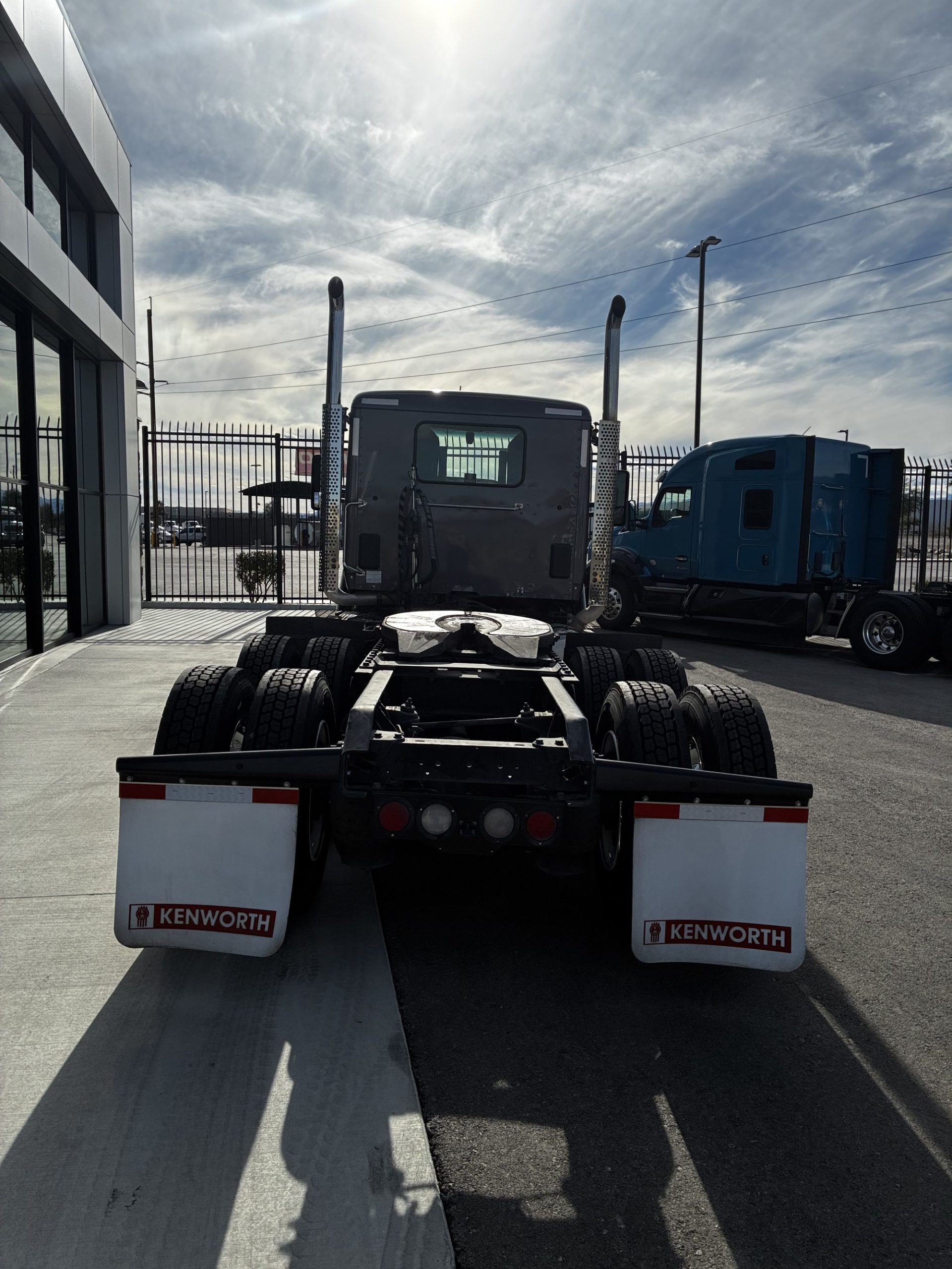 2023 Kenworth T680 2023 Kenworth T680 - image 5 of 6