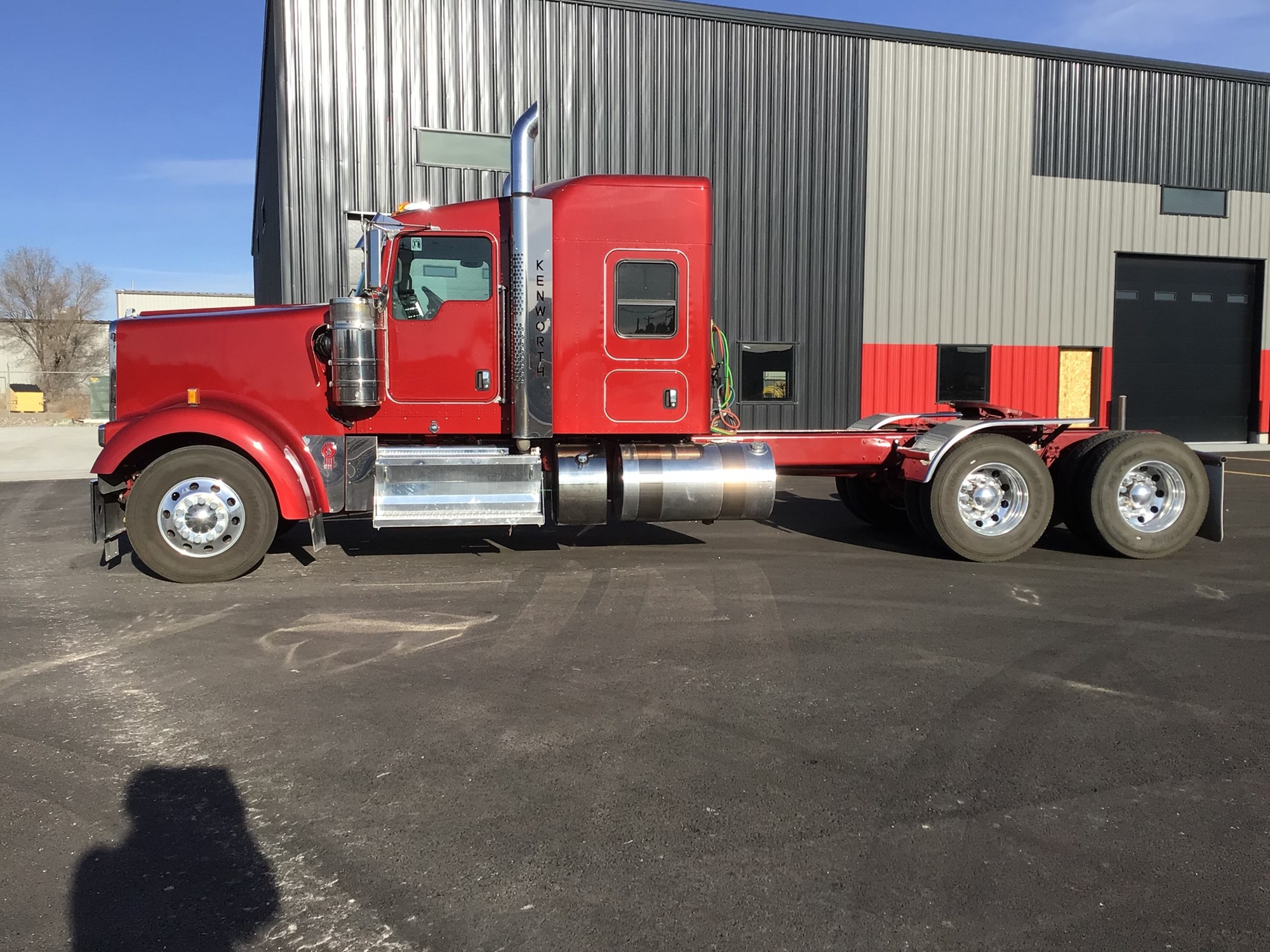 2023 Kenworth W900L - image 1 of 6