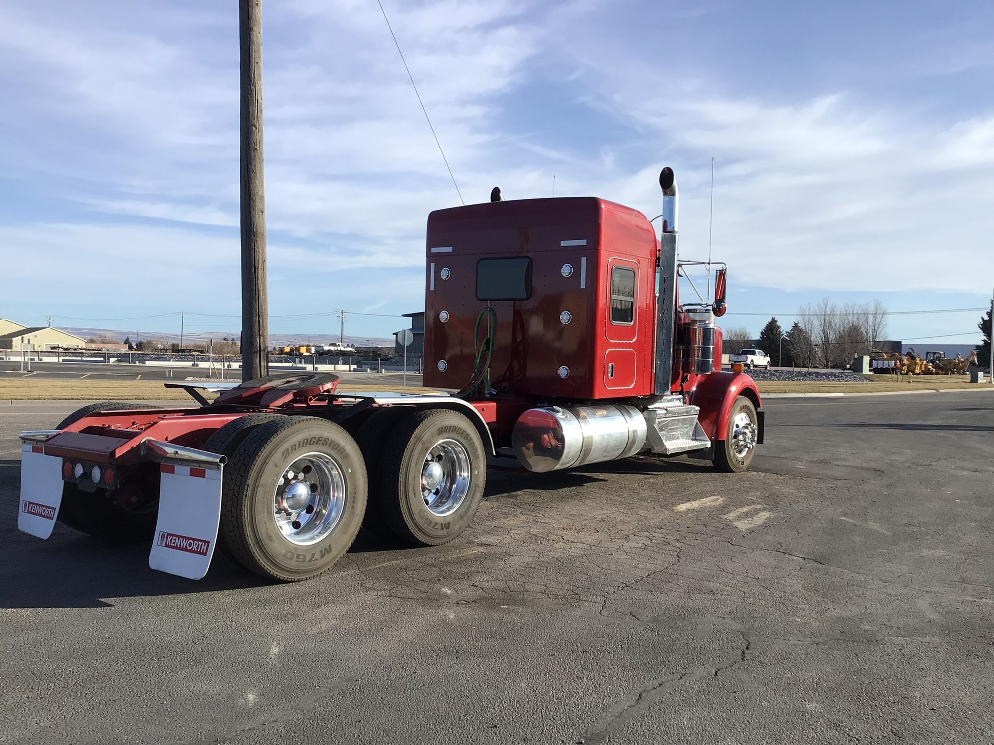 2023 Kenworth W900L - image 4 of 6