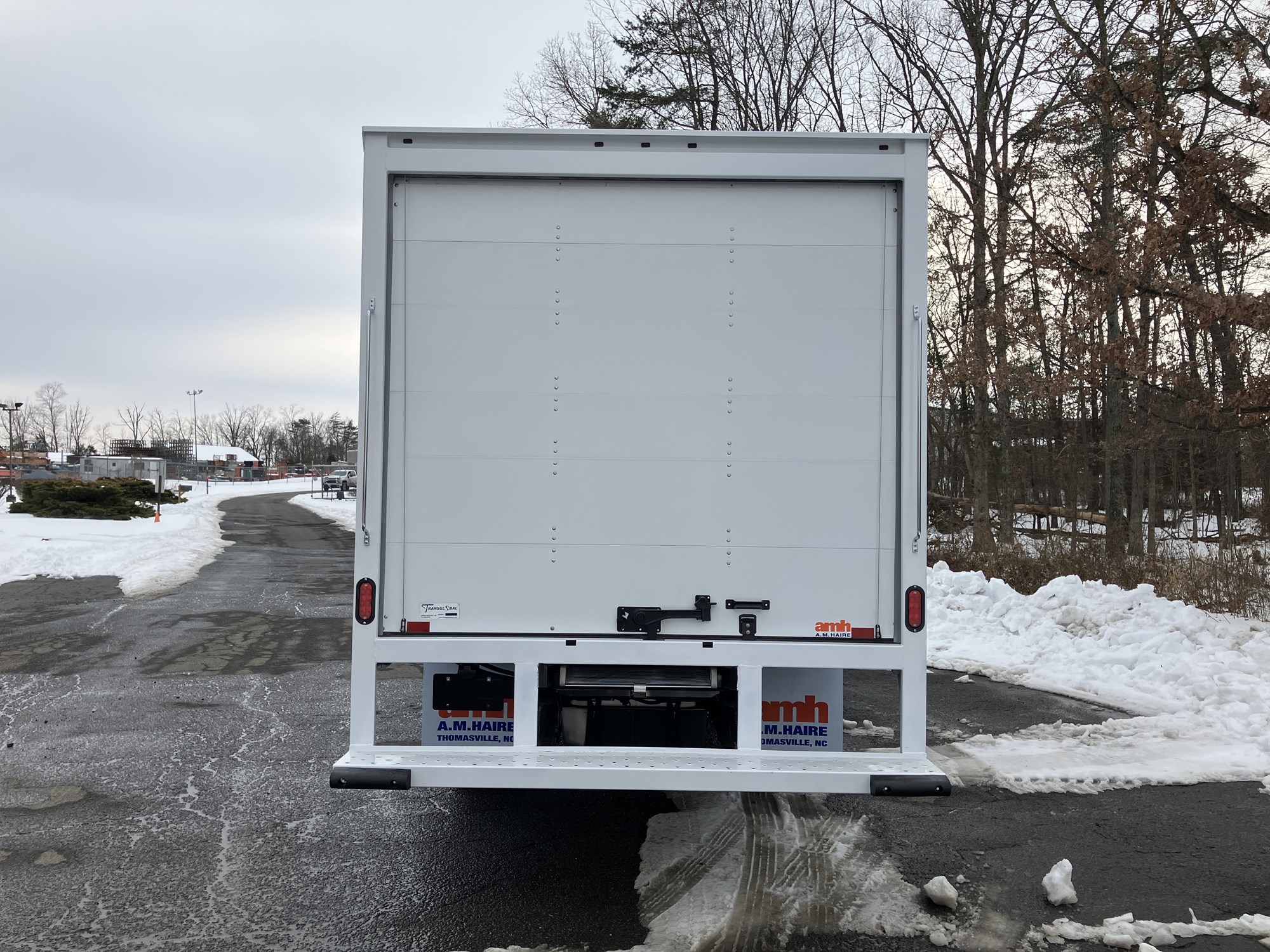 2024 Isuzu NPRGASHD 1F3 - image 4 of 6