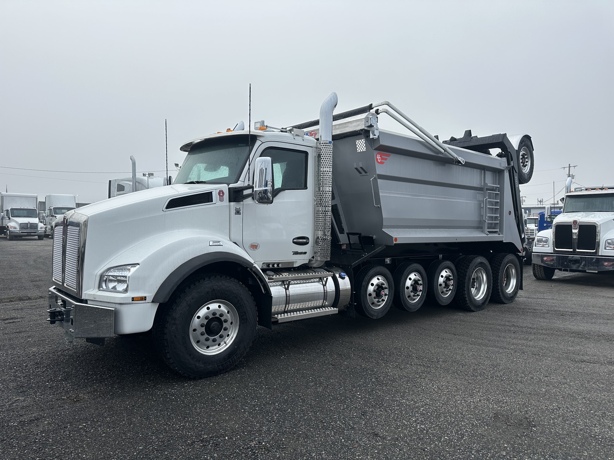 2025 Kenworth T880 - image 1 of 6