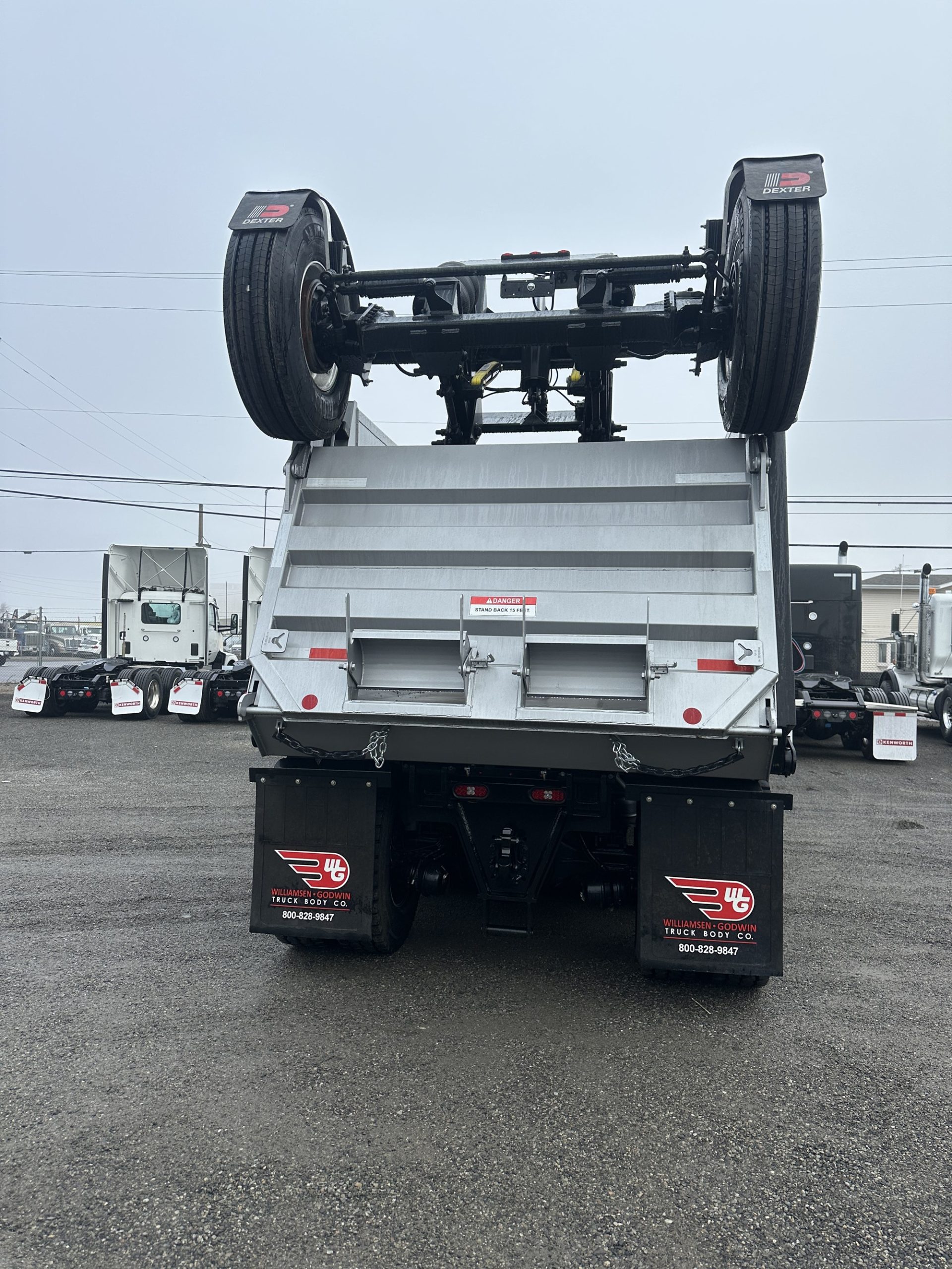 2025 Kenworth T880 - image 4 of 6